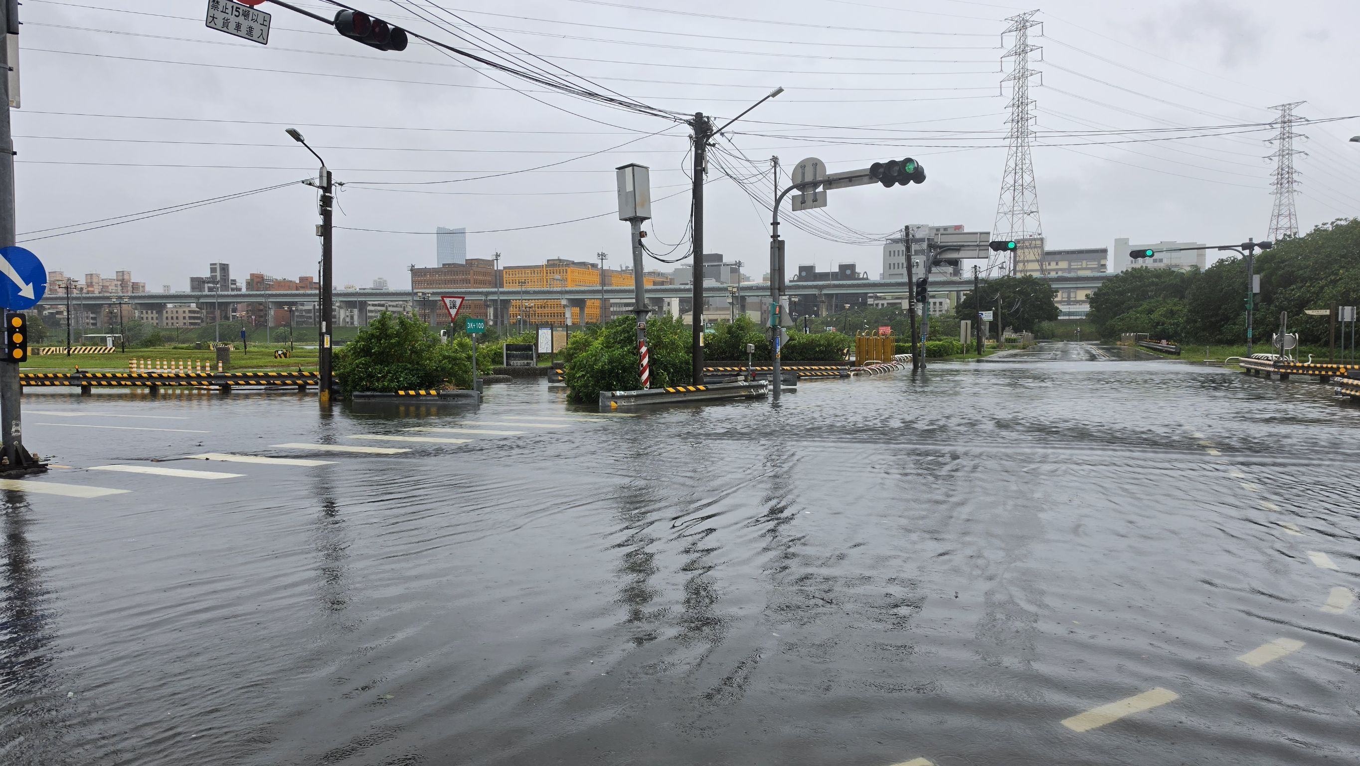  疏洪十二路以北之疏洪道路（含4、5及7號越堤道）有積淹水情況1