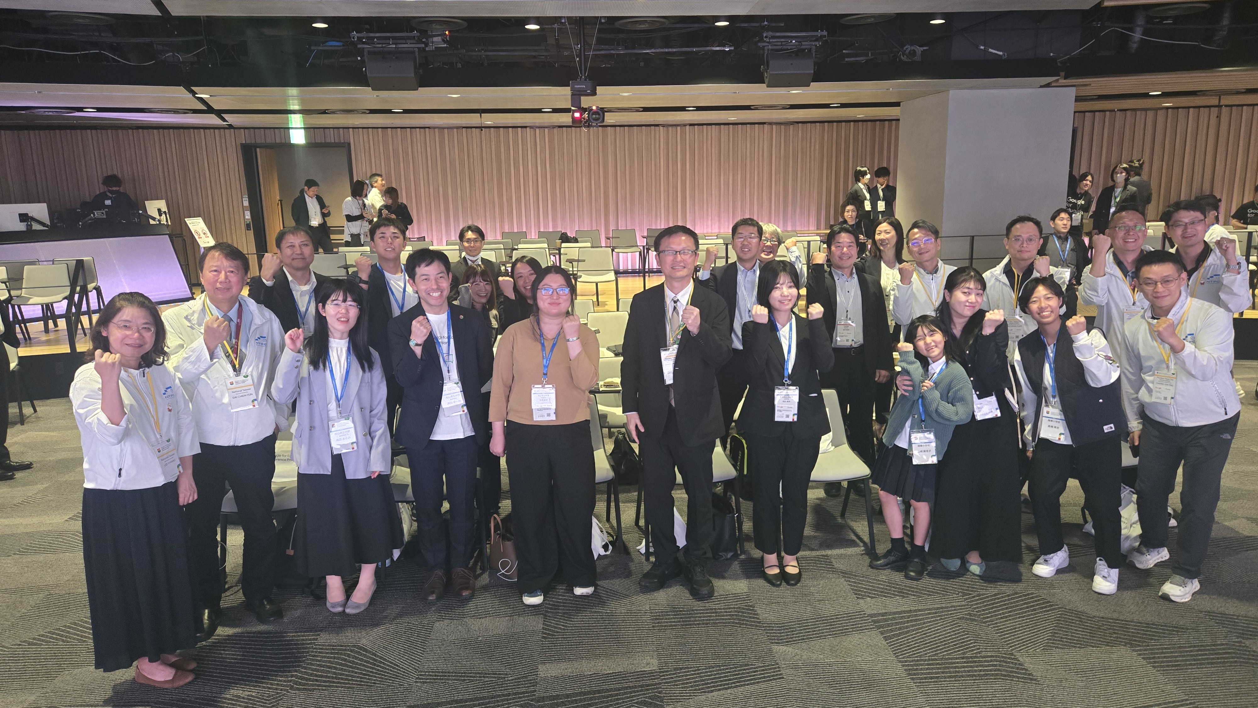 新北市教育局長張明文於Google東京教育交流活動，與參與發表的學生、教師、大學教授及地方政府教育委員會代表合影。.jpg