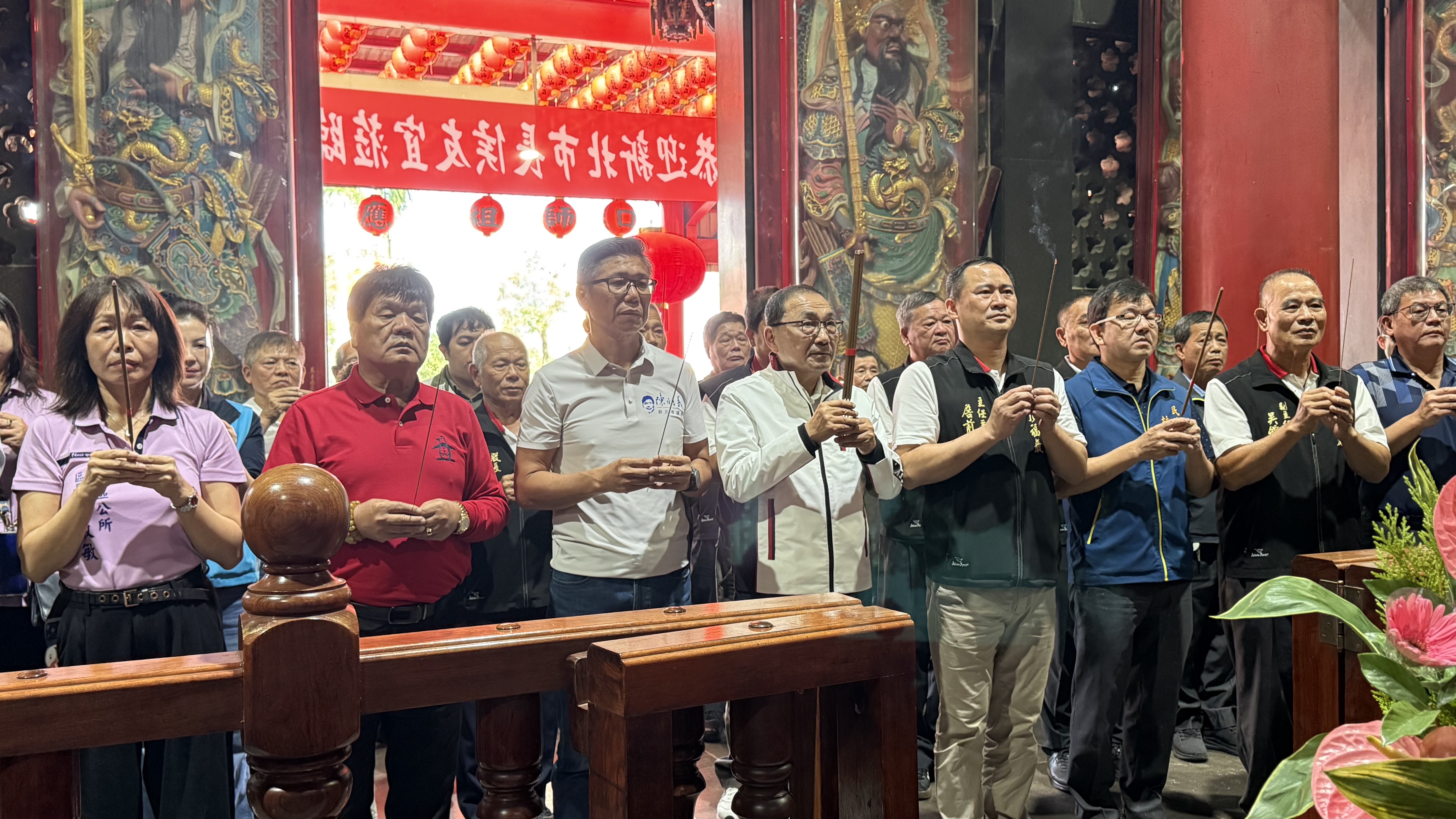 農曆9月18日是顯應祖師聖誕，市長侯友宜今（27）日上午特別前往林口頂福巖參香祈福，恭祝顯應祖師聖誕千秋，並祈求風調雨順、國泰民安、市政順利。