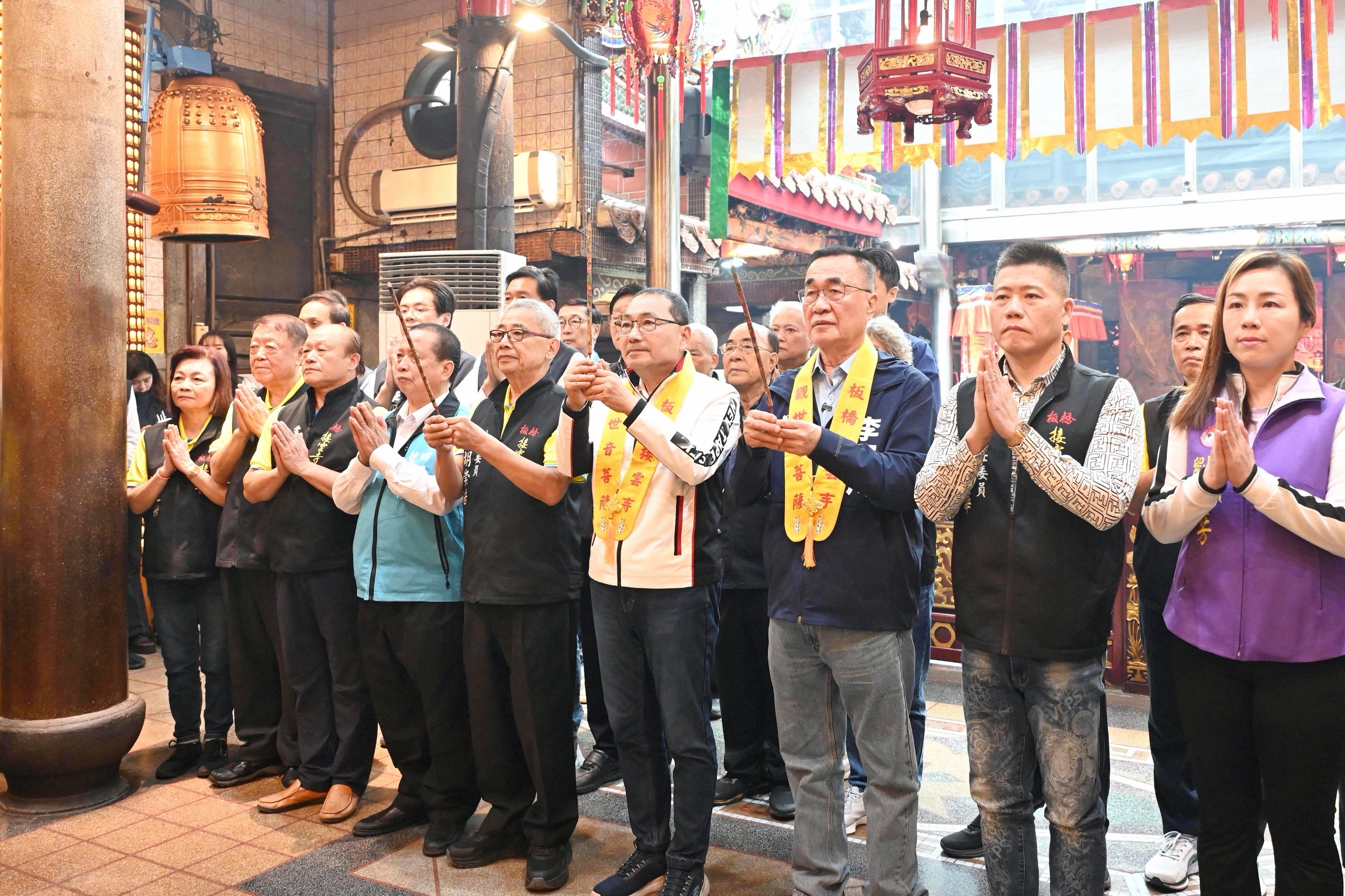 適逢板橋接雲寺建寺滿170周年及觀世音菩薩出家紀念日，新北市長侯友宜今（28）日前往接雲寺參拜祈福。