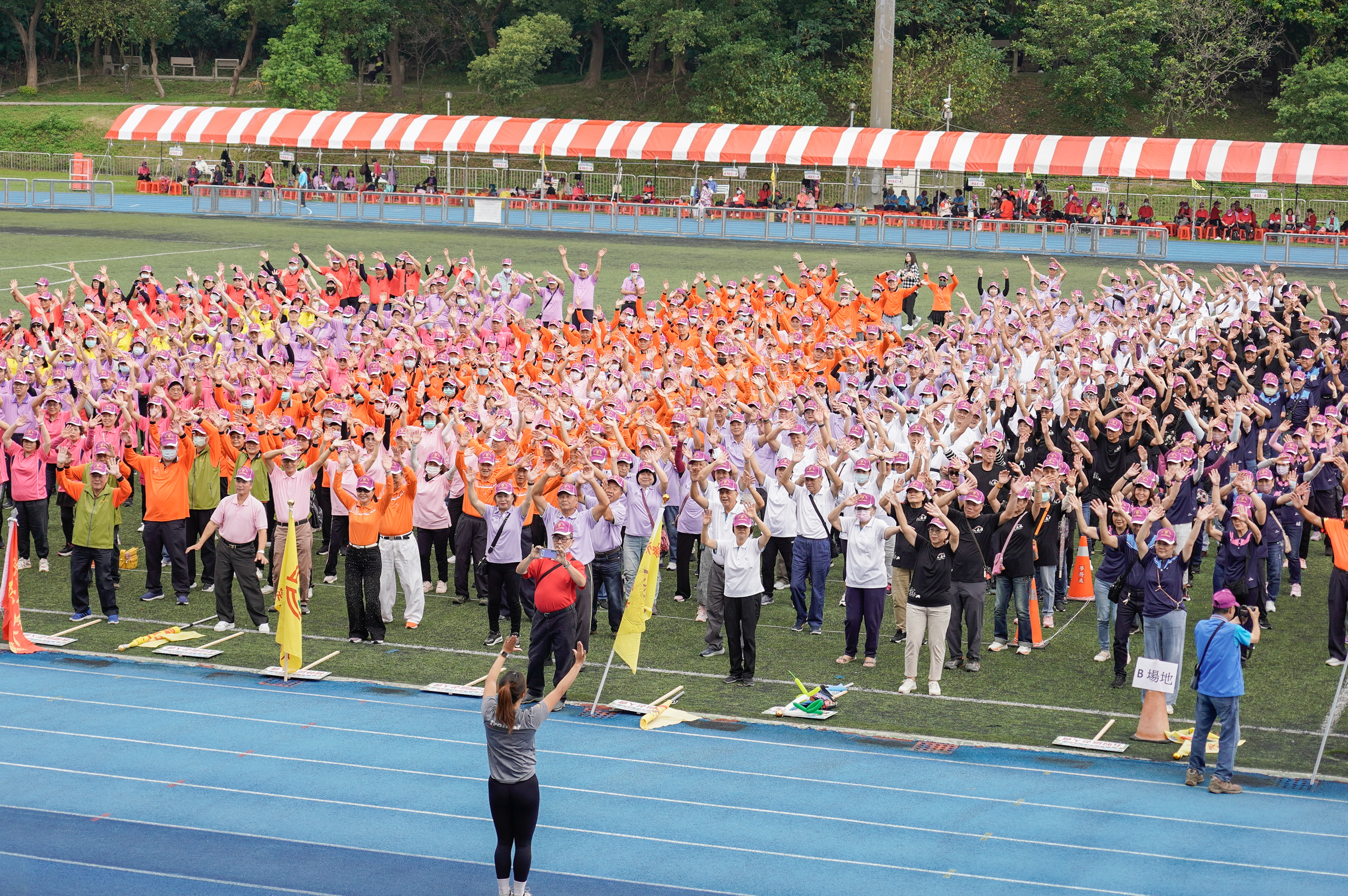 新北一年一度長青趣味運動大會31日於中和錦和運動公園登場，超過2500位長者熱情參與。