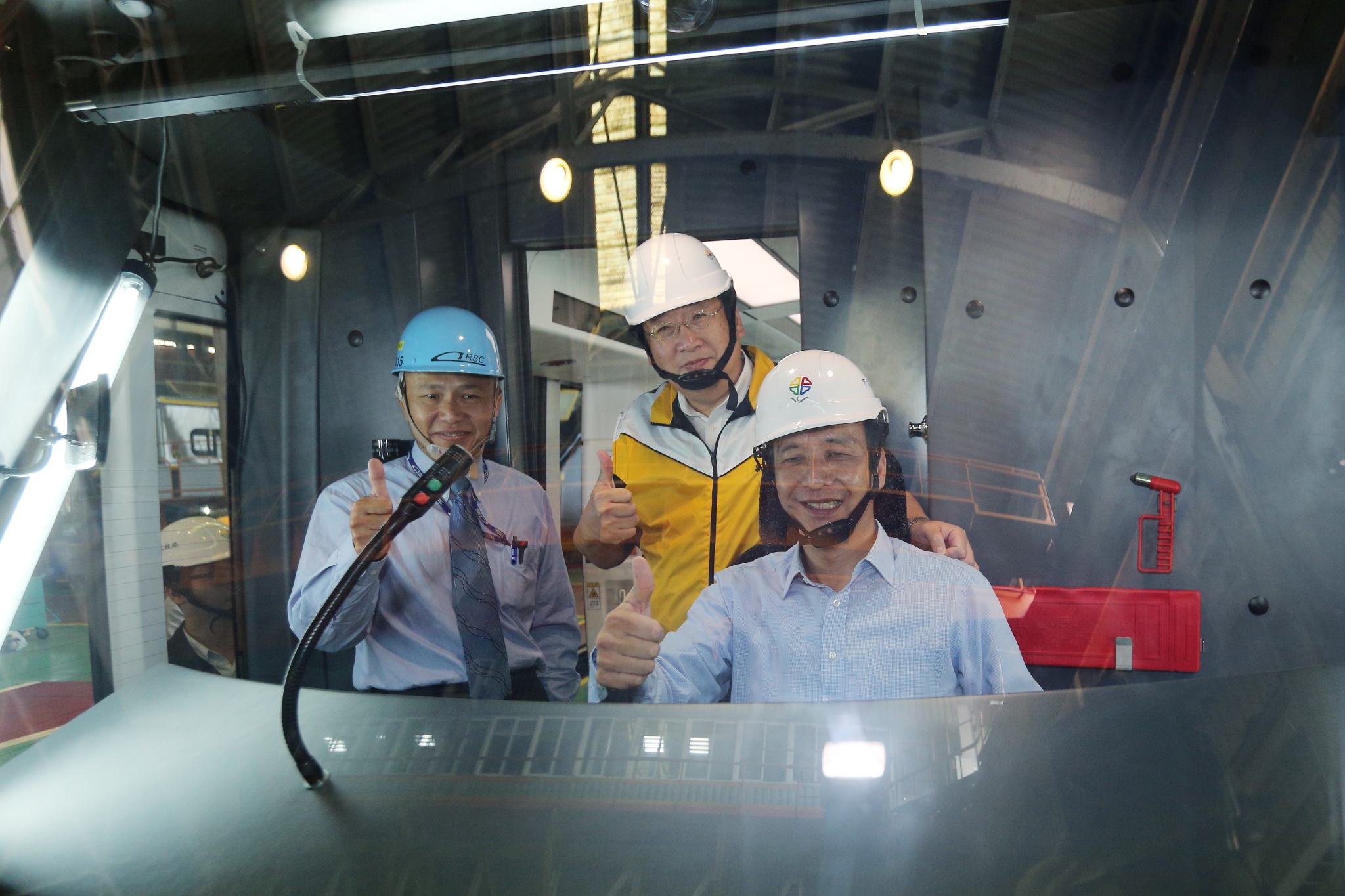 朱市長領航淡海輕軌列車正式亮相