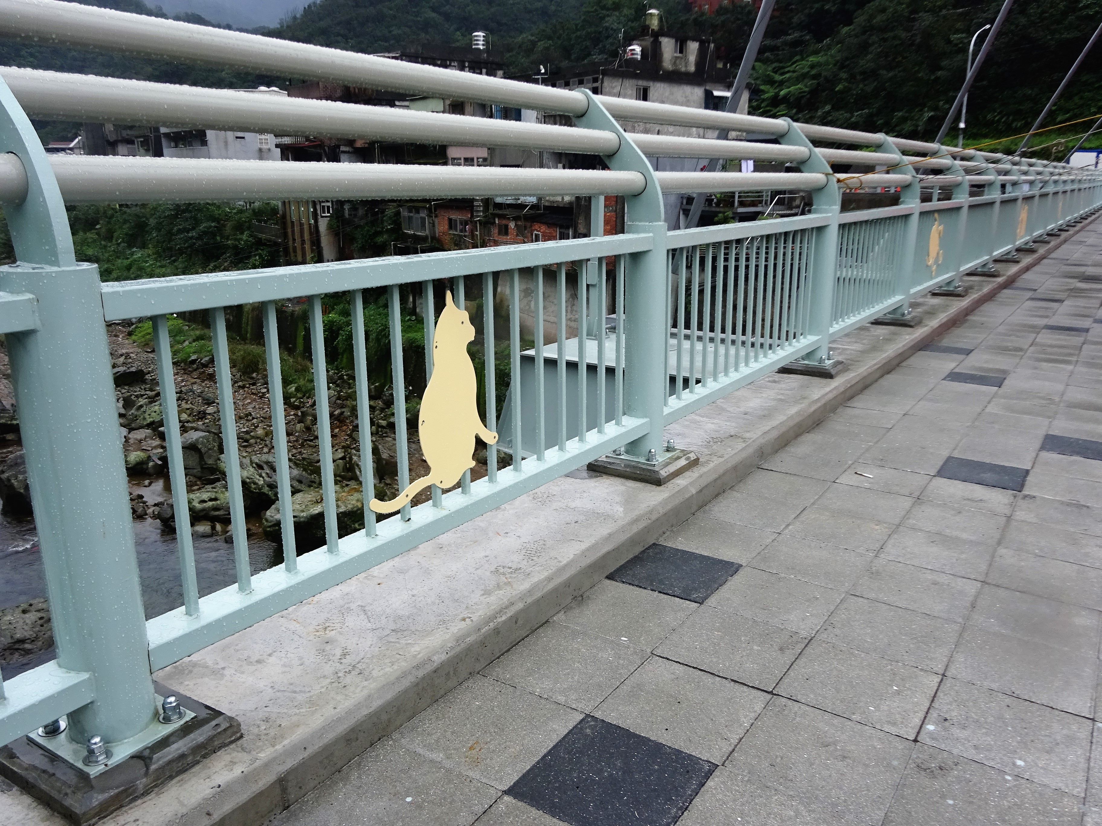 富有侯硐貓村特色的橋梁護欄