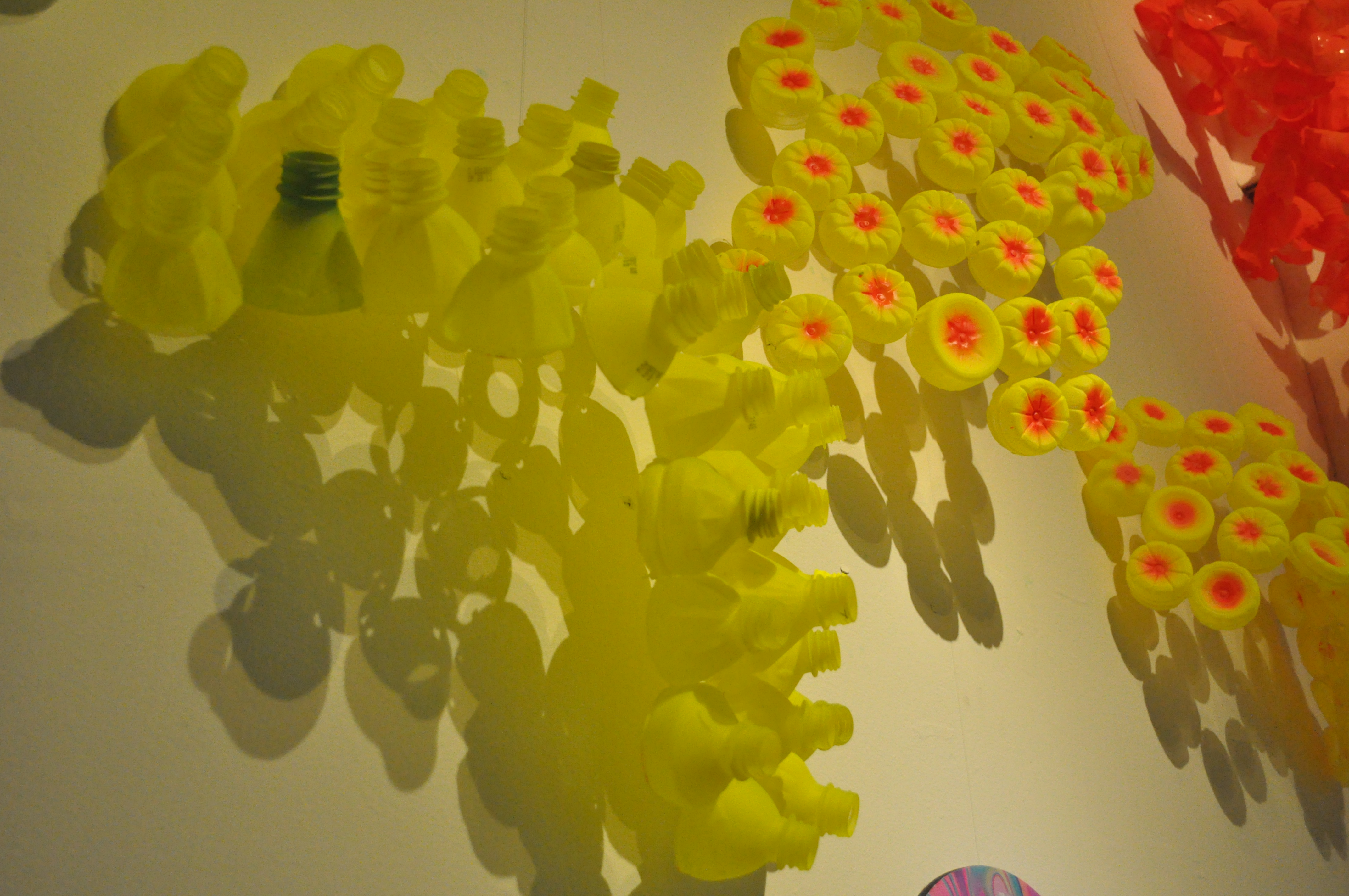 美麗的珊瑚是由回收的寶特瓶製做而成_新北市文化局