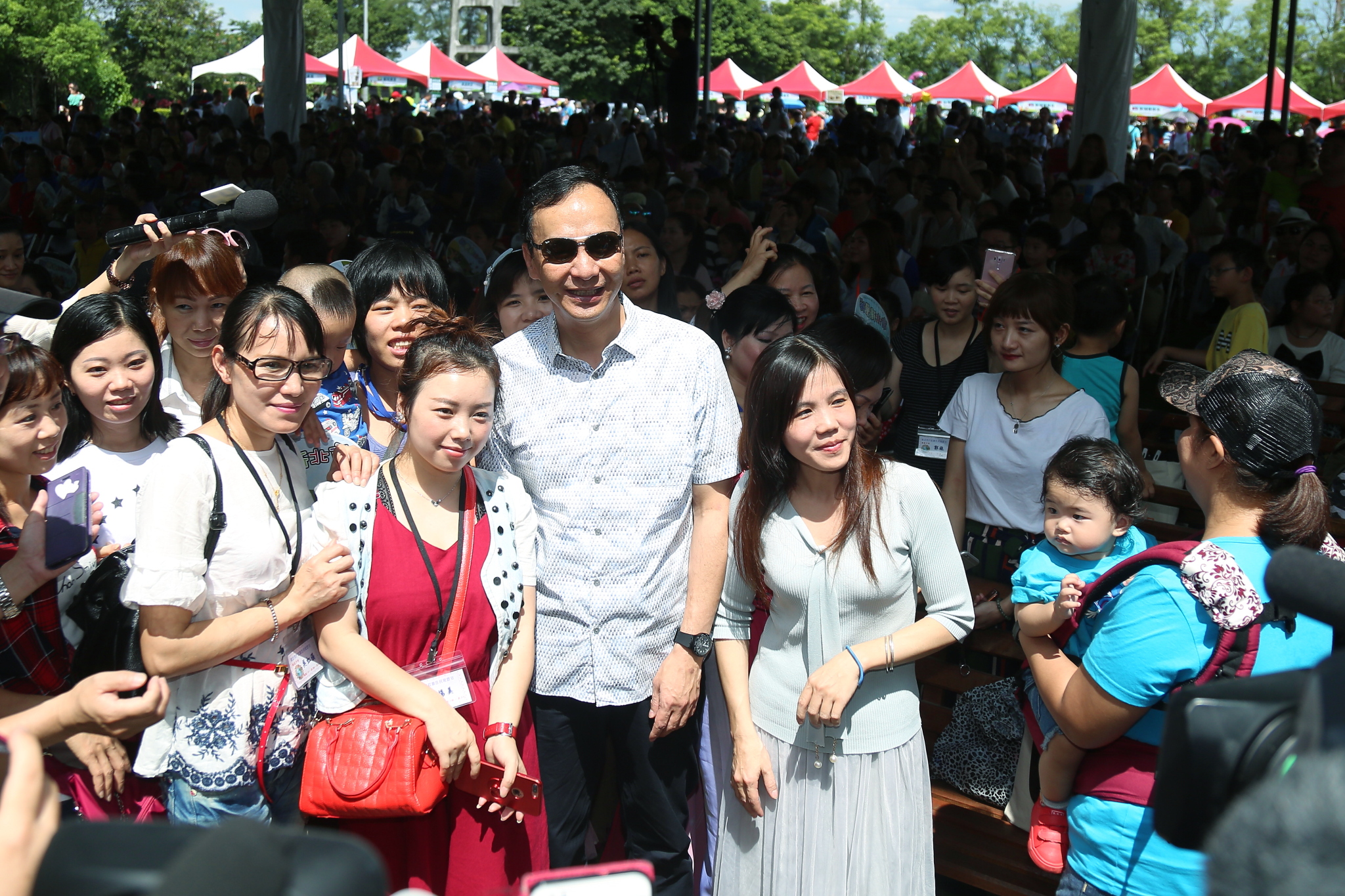 朱市長出席新北市新住民家庭日受到新住民朋友熱情歡迎