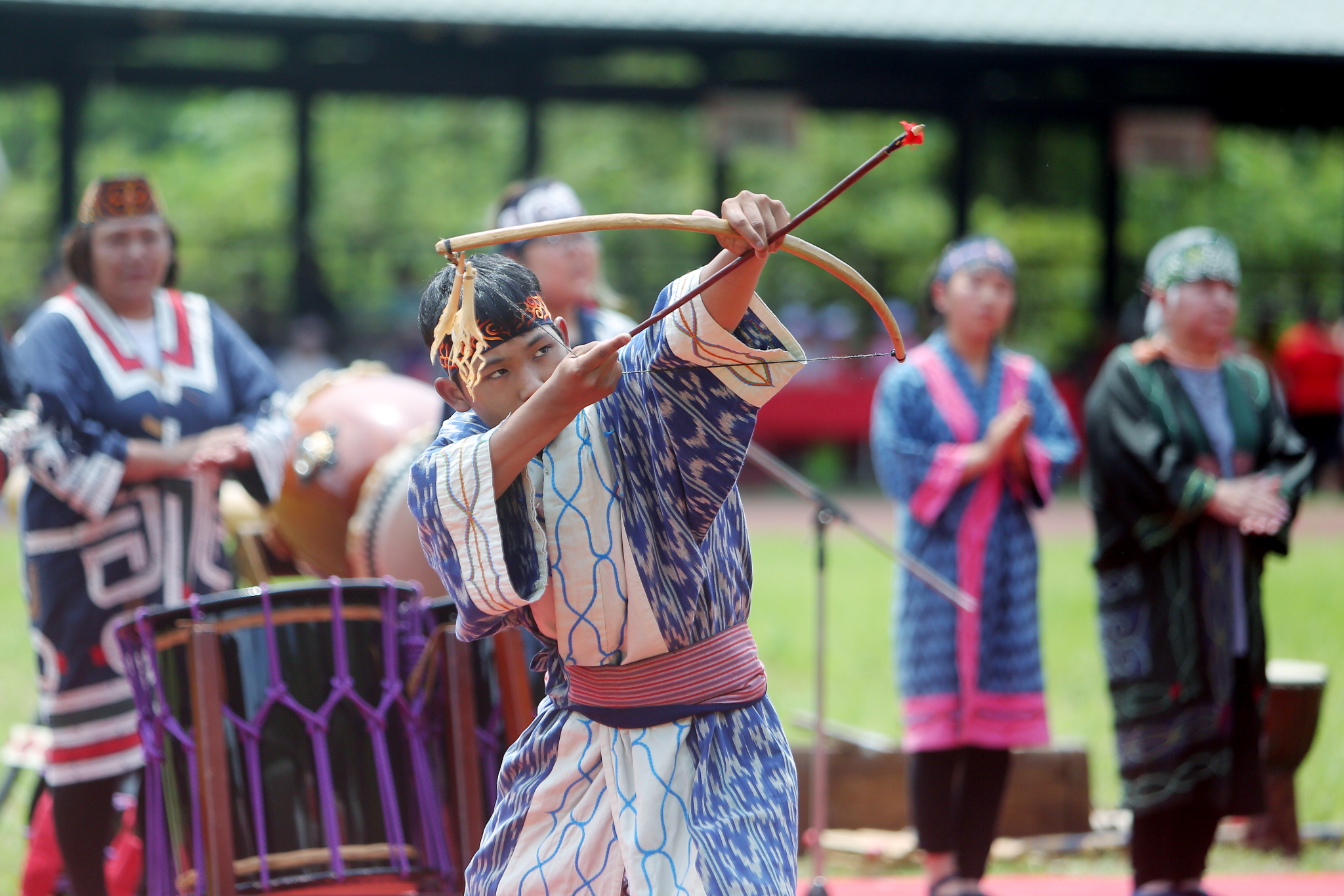 今年烏來泰雅文化季特別邀請日本白糠町愛努族來台表演