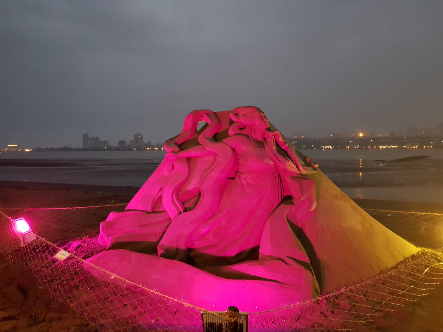 嫦娥逗陣訪月宮(晚上)造型沙雕