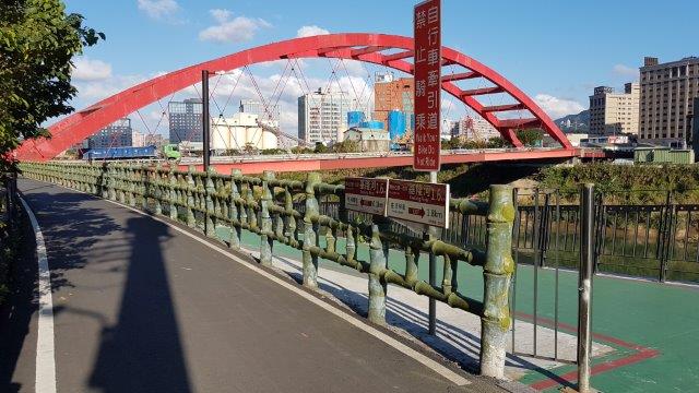 汐止南陽大橋下自行車牽引道完工開放使用 