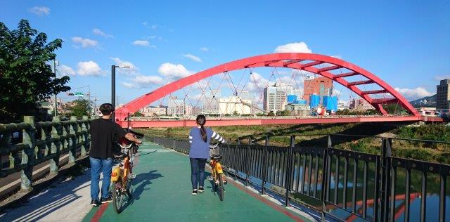 兼具生態、觀景、遊憩、運動等功能的河岸綠帶及友善的自行車道