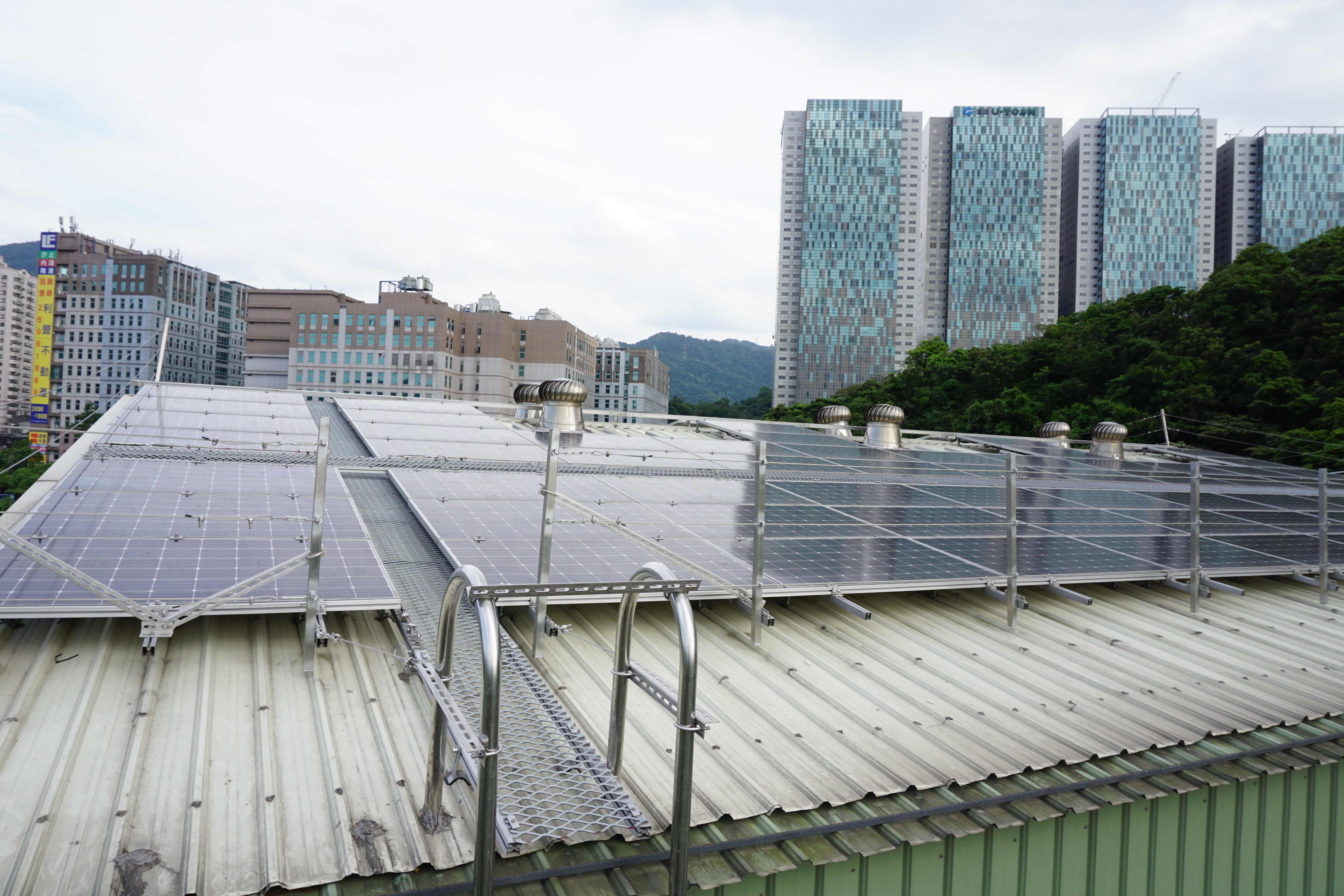 橙億企業廠房屋頂設置太陽光電板實景