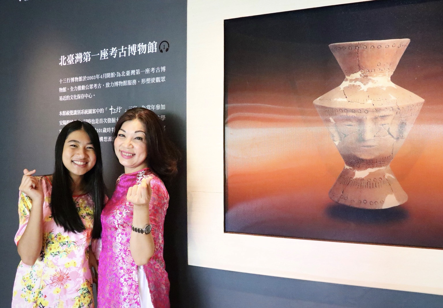 越南新移民武氏芳恆女士攜女兒一起當博物館服務大使