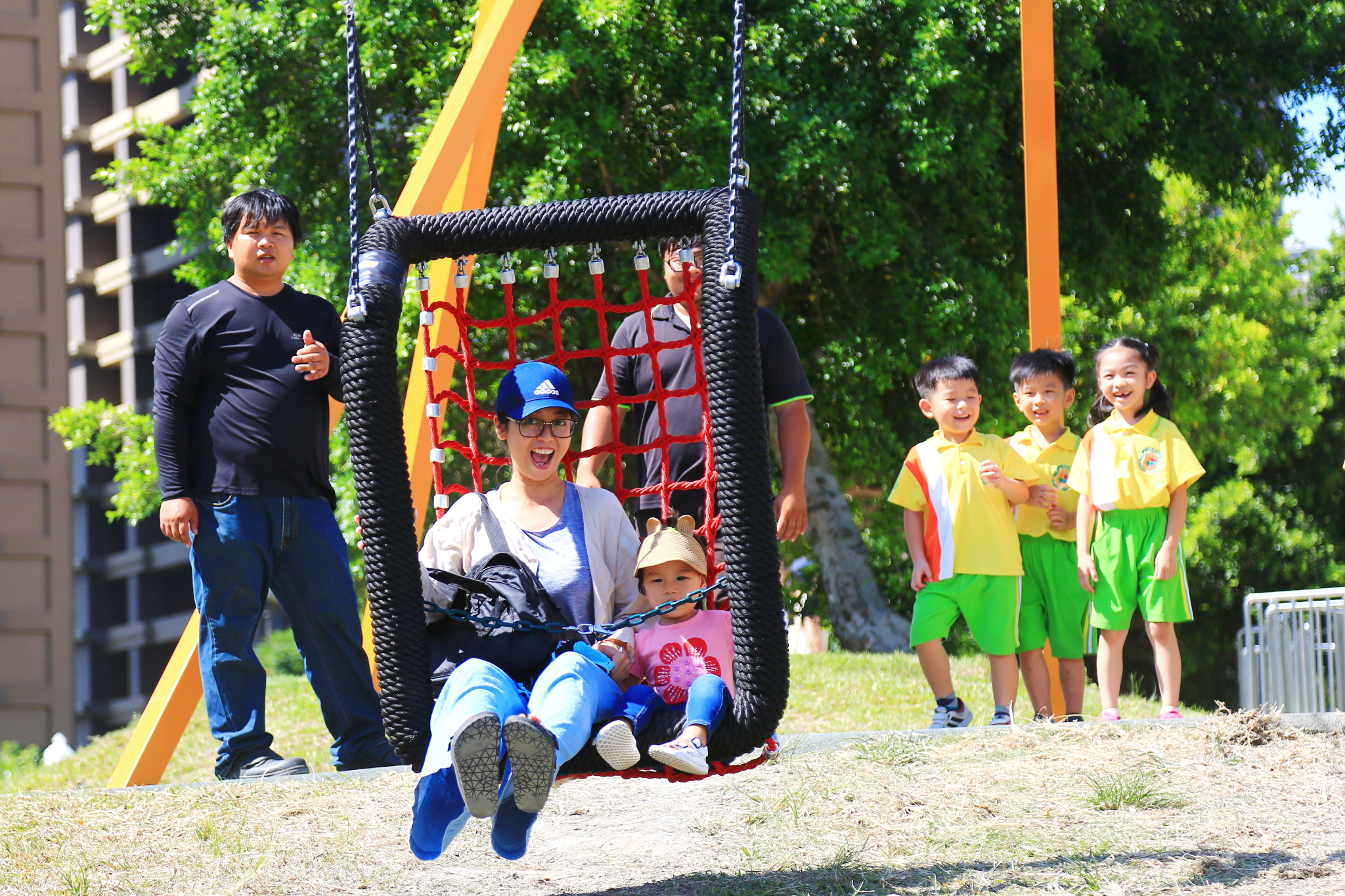 集賢環保公園遊戲場啟用，設置共融性遊具適合親子一同來遊玩