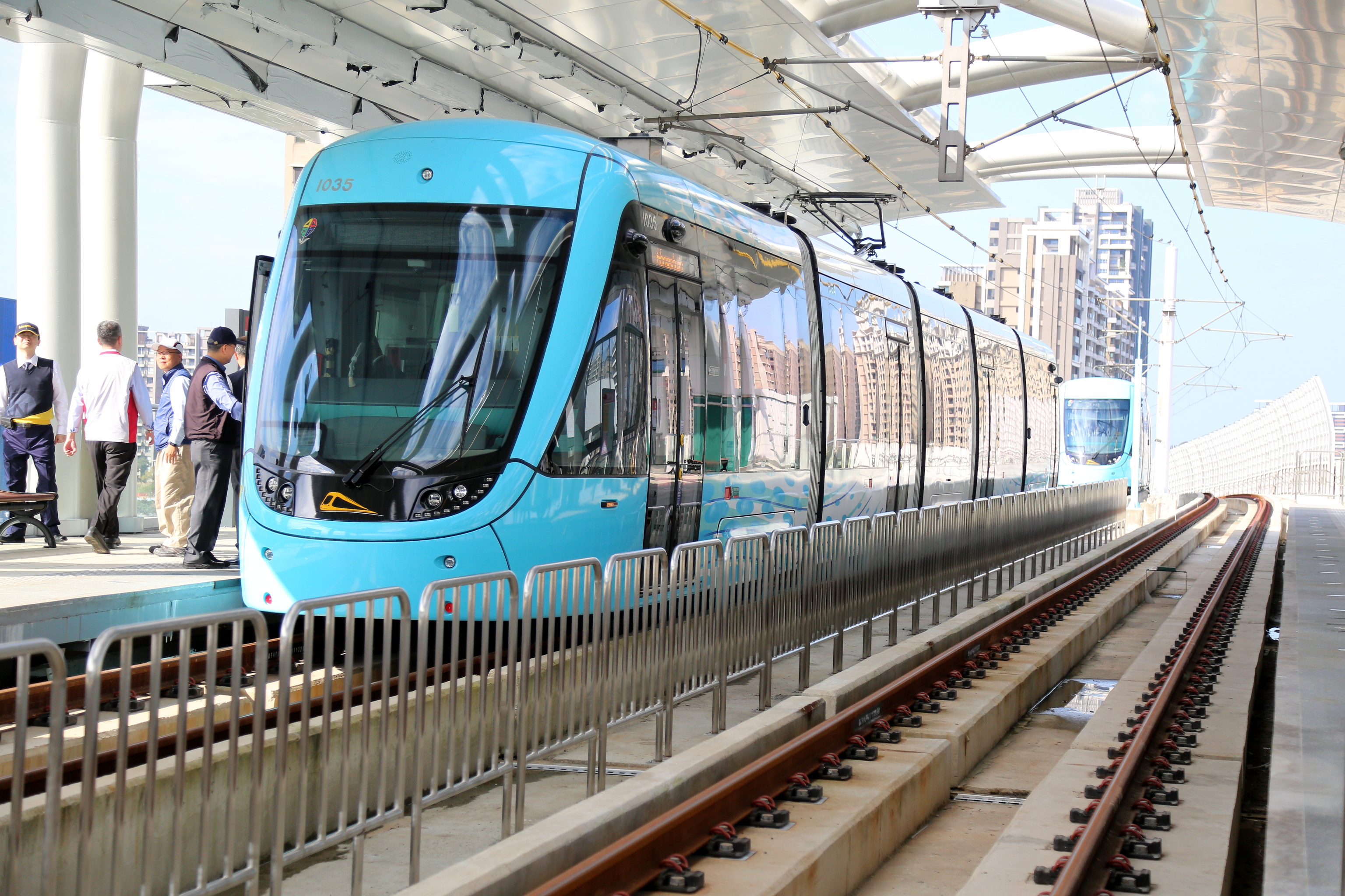 淡海輕軌列車通車倒數，是台灣首例國車國造電車
