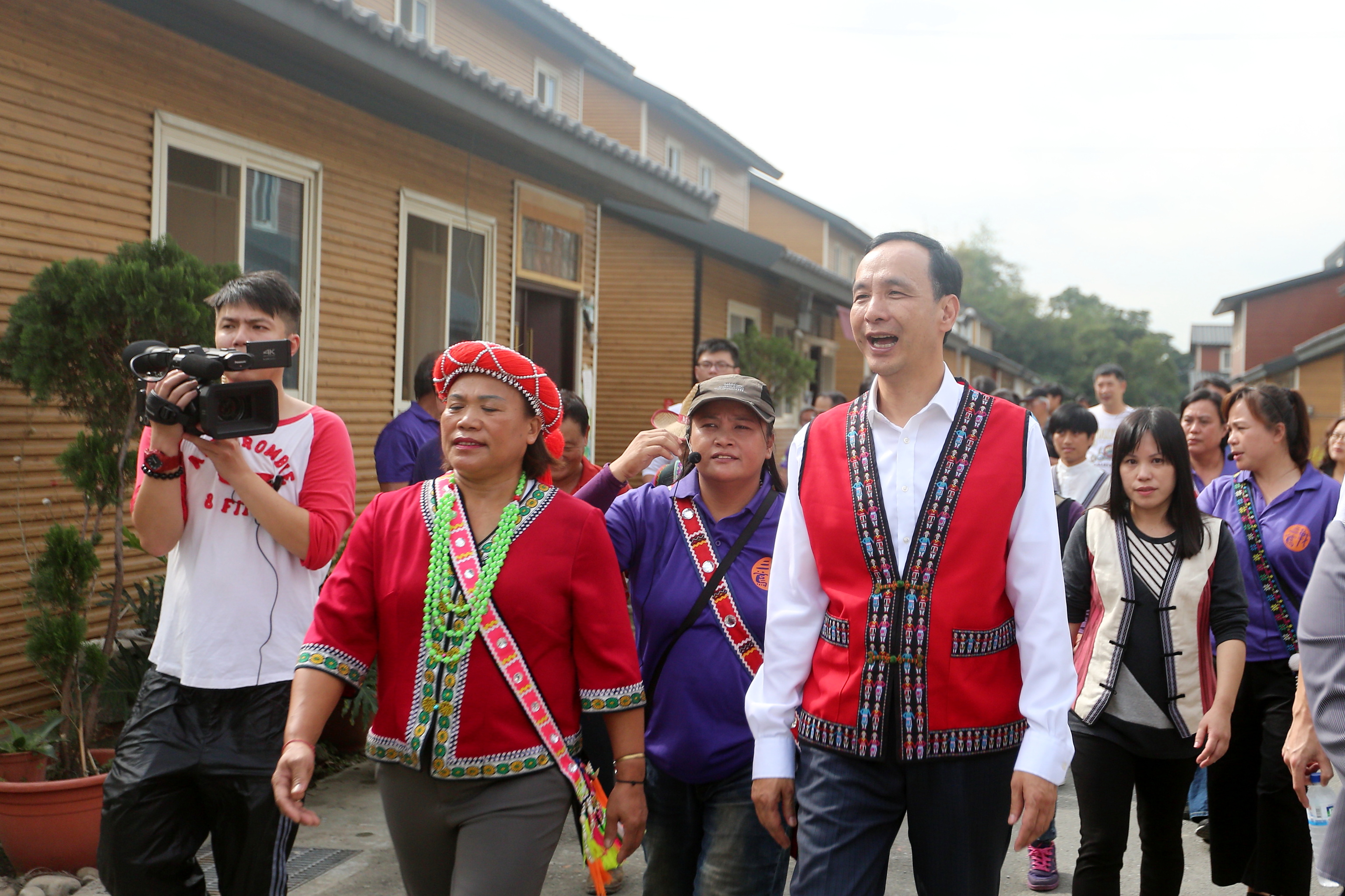 朱市長參觀全國第一個以都市型原住民部落規劃的原住民族生活文化園區
