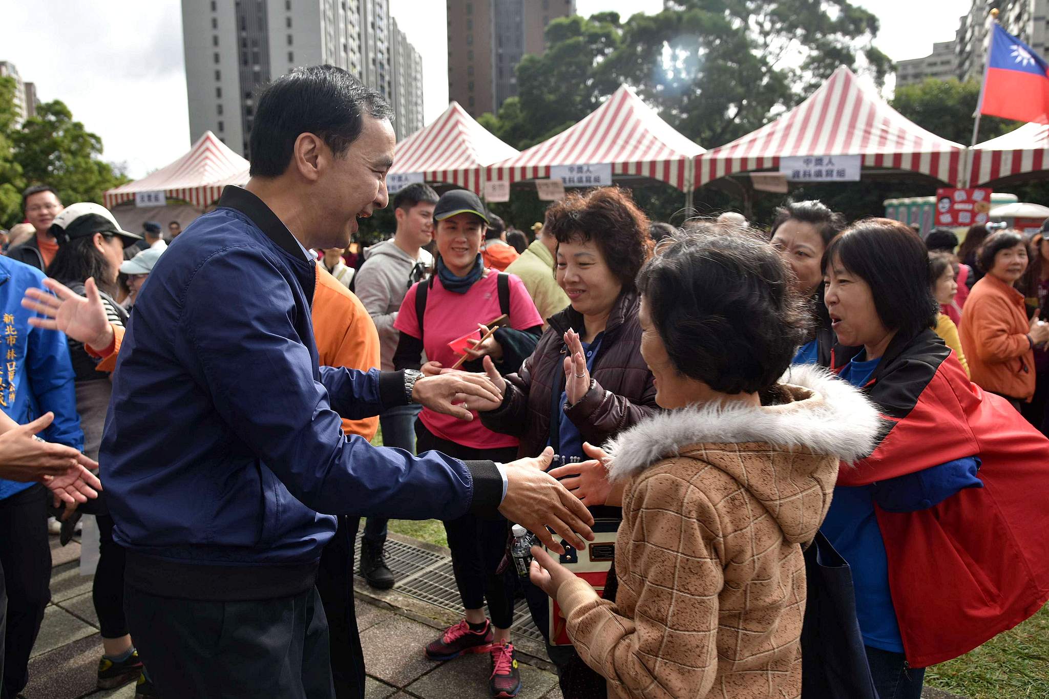 朱市長參加107年林口區「健康活力親子健行活動」，到場與民眾同樂