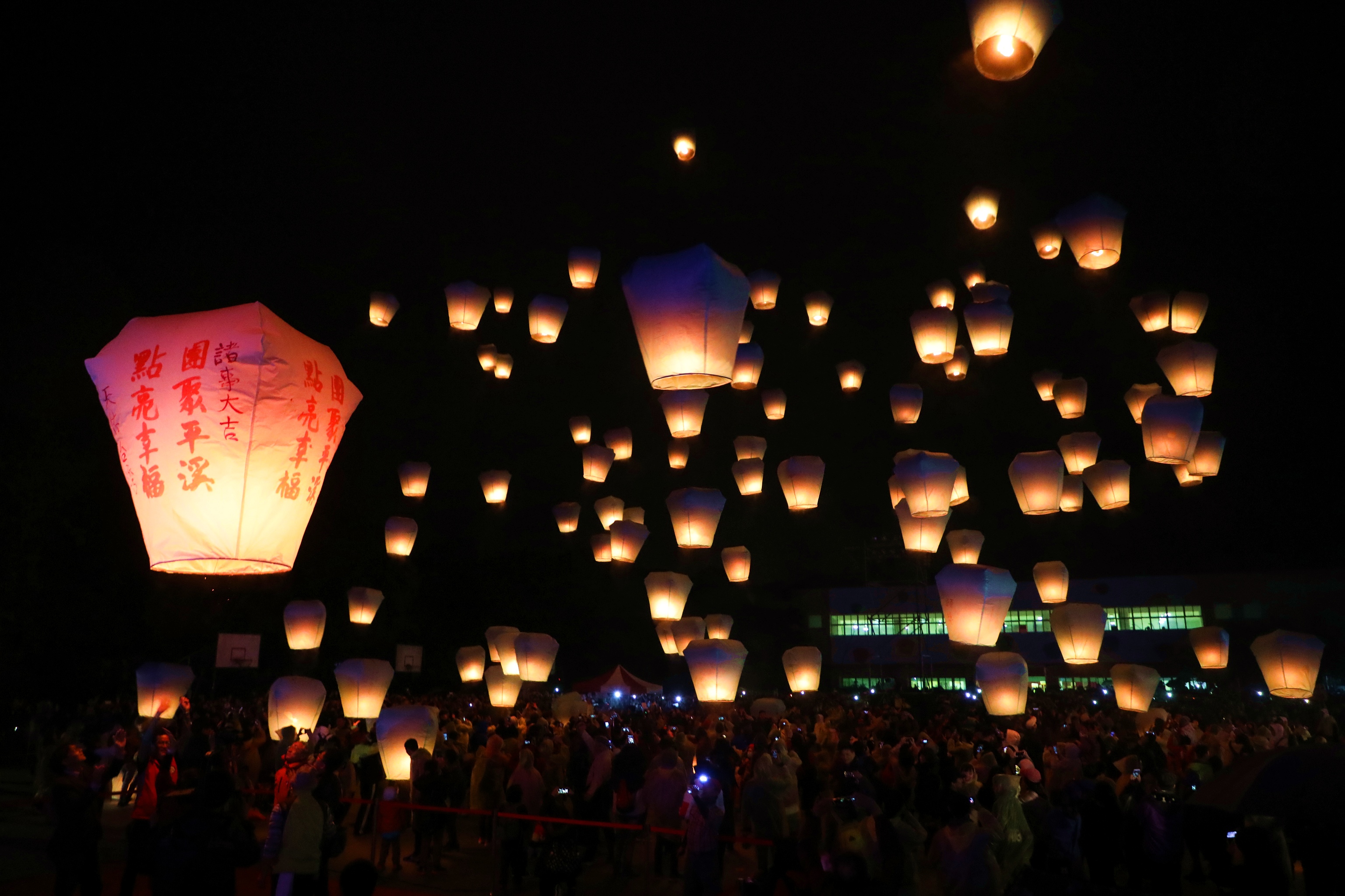 2019新北市平溪天燈節吸引來自各地的遊客共襄盛舉