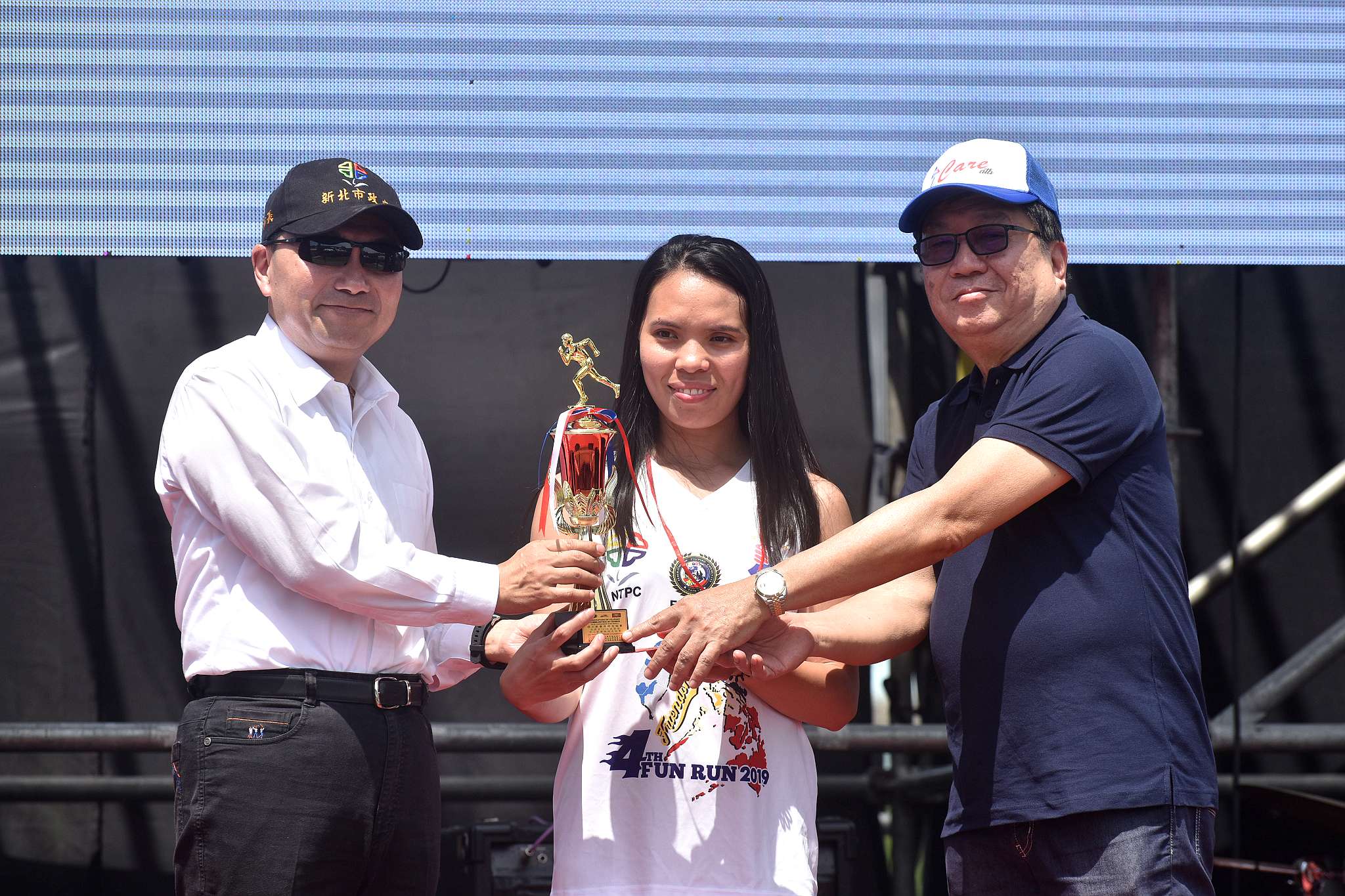 「菲律賓121年國慶暨移工歡樂路跑友誼賽」，市長侯友宜到場頒獎給優勝者。