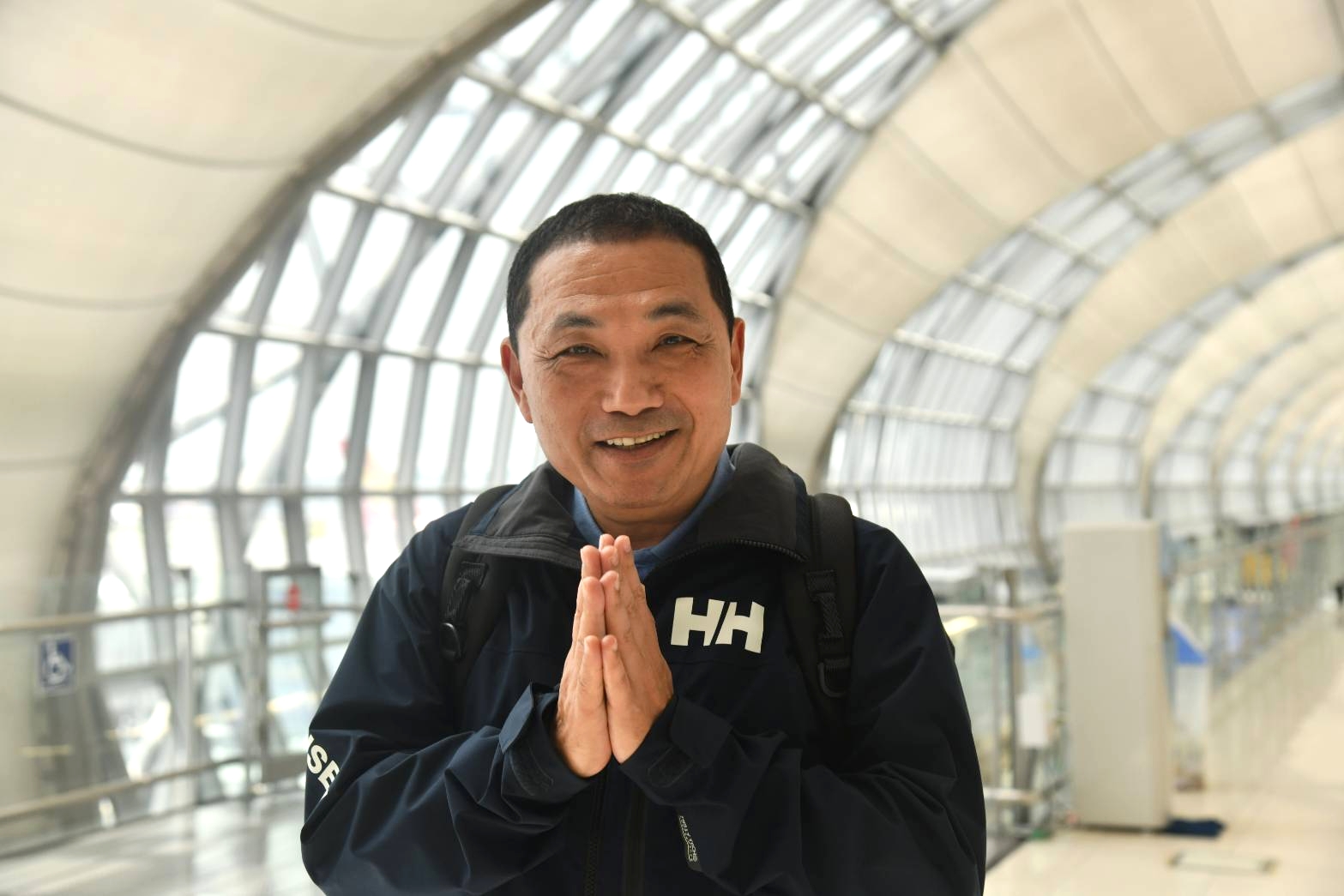 侯友宜市長今(22)日前往越南，攝於泰國曼谷機場。