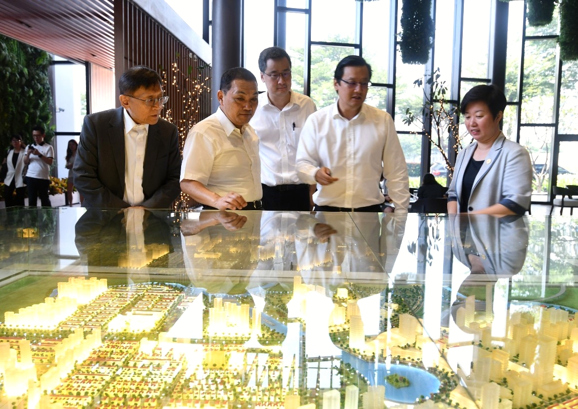 侯友宜市長參觀越南胡志明市富美興新都心造鎮案。