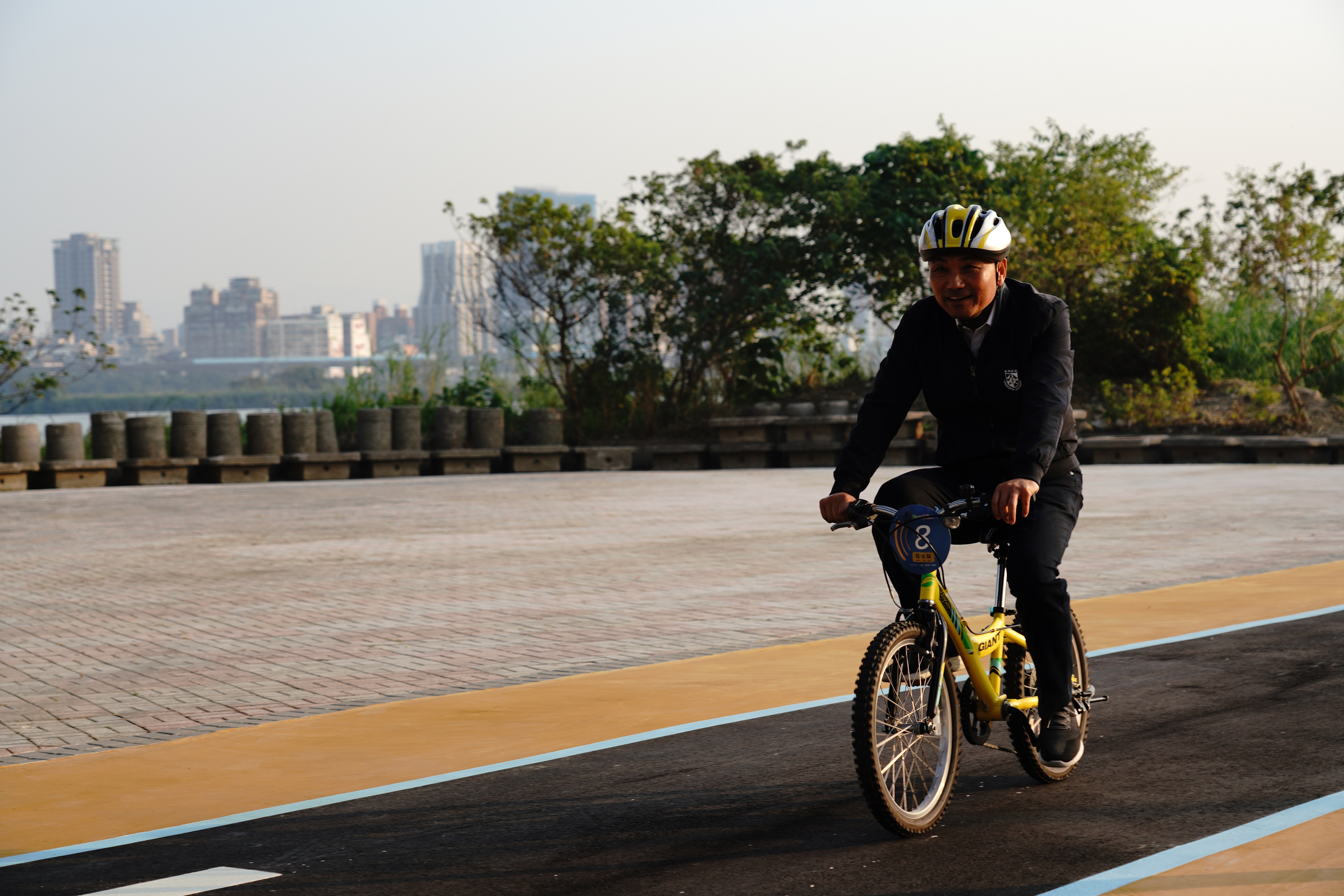 市長親自騎自行車躍動體驗，推廣新北市高灘地河岸遼闊風光