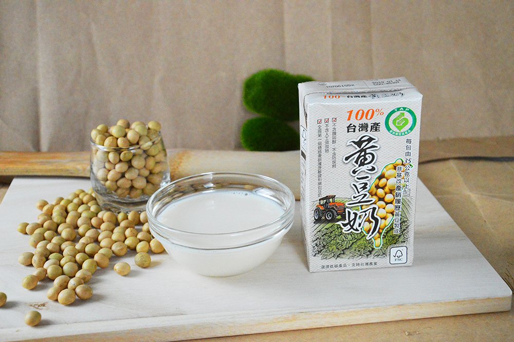 新北市農會的產銷履歷豆奶,採用國產產銷履歷黃豆、黑豆製成
