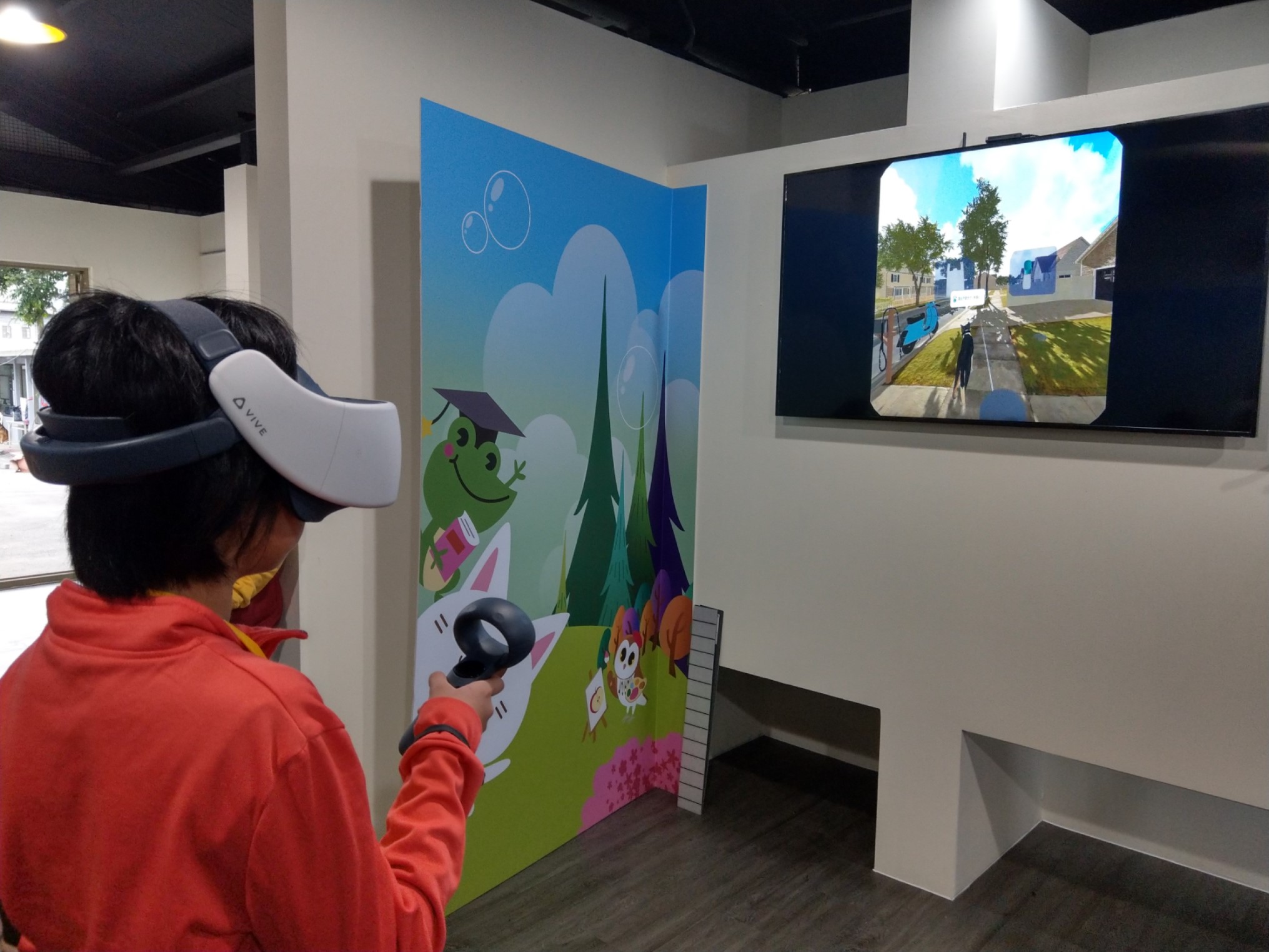 小朋友體驗毛寶貝VR互動遊戲