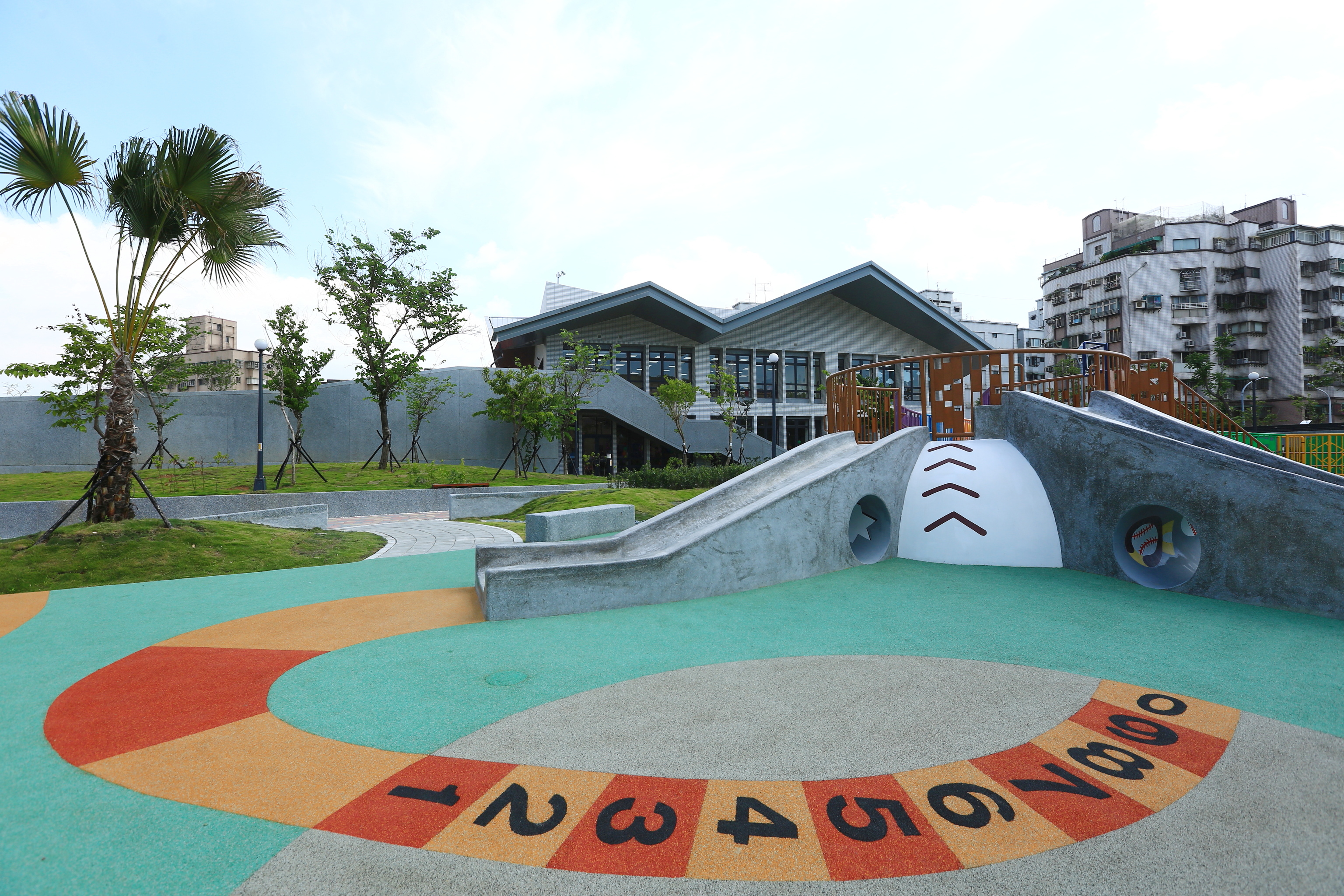 二重埔市民活動中心、二重公園暨地下停車場正式啟用。