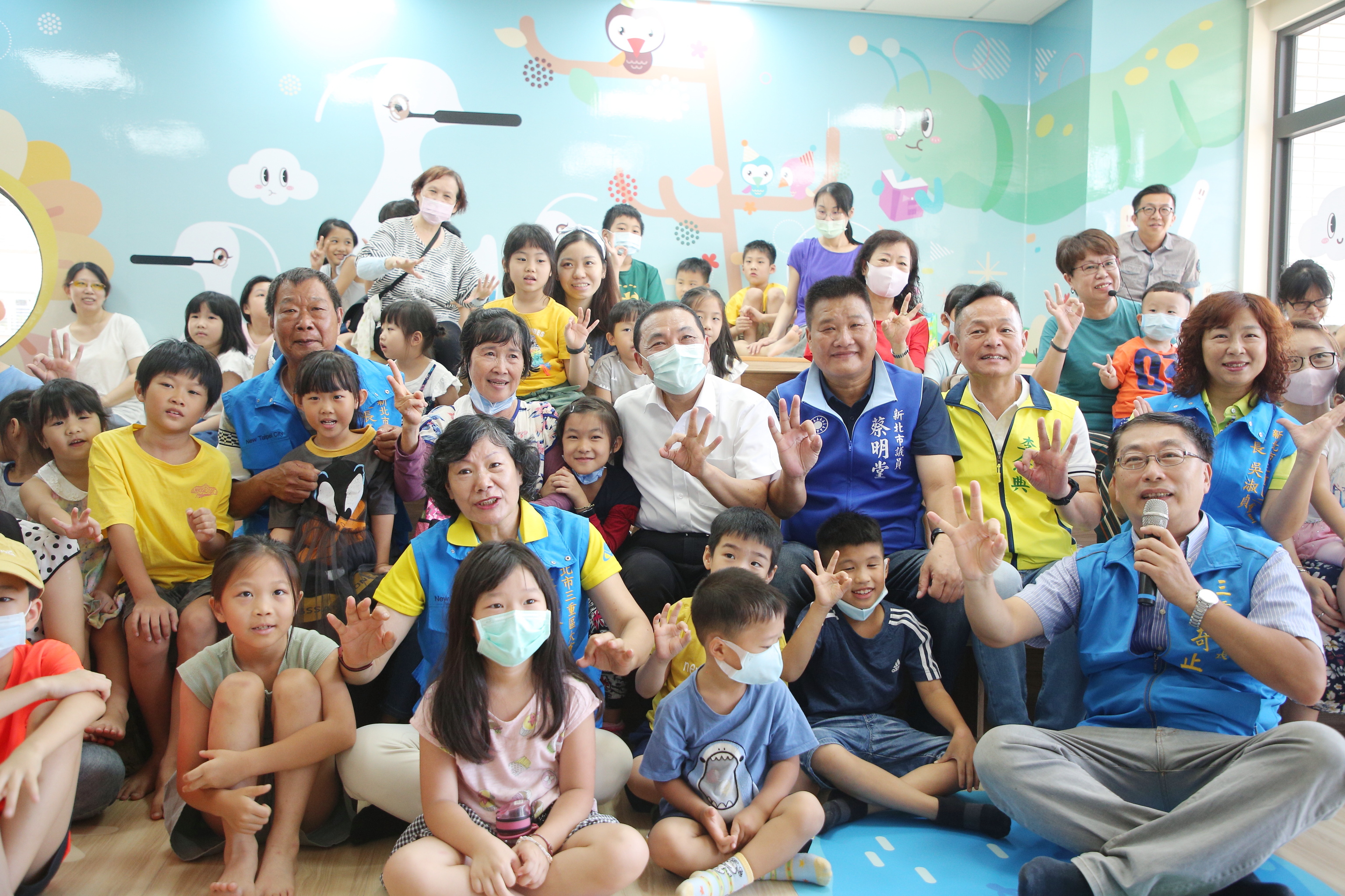 二重埔市民活動中心設有兒童故事屋及閱覽室提供市民更多元活動空間。