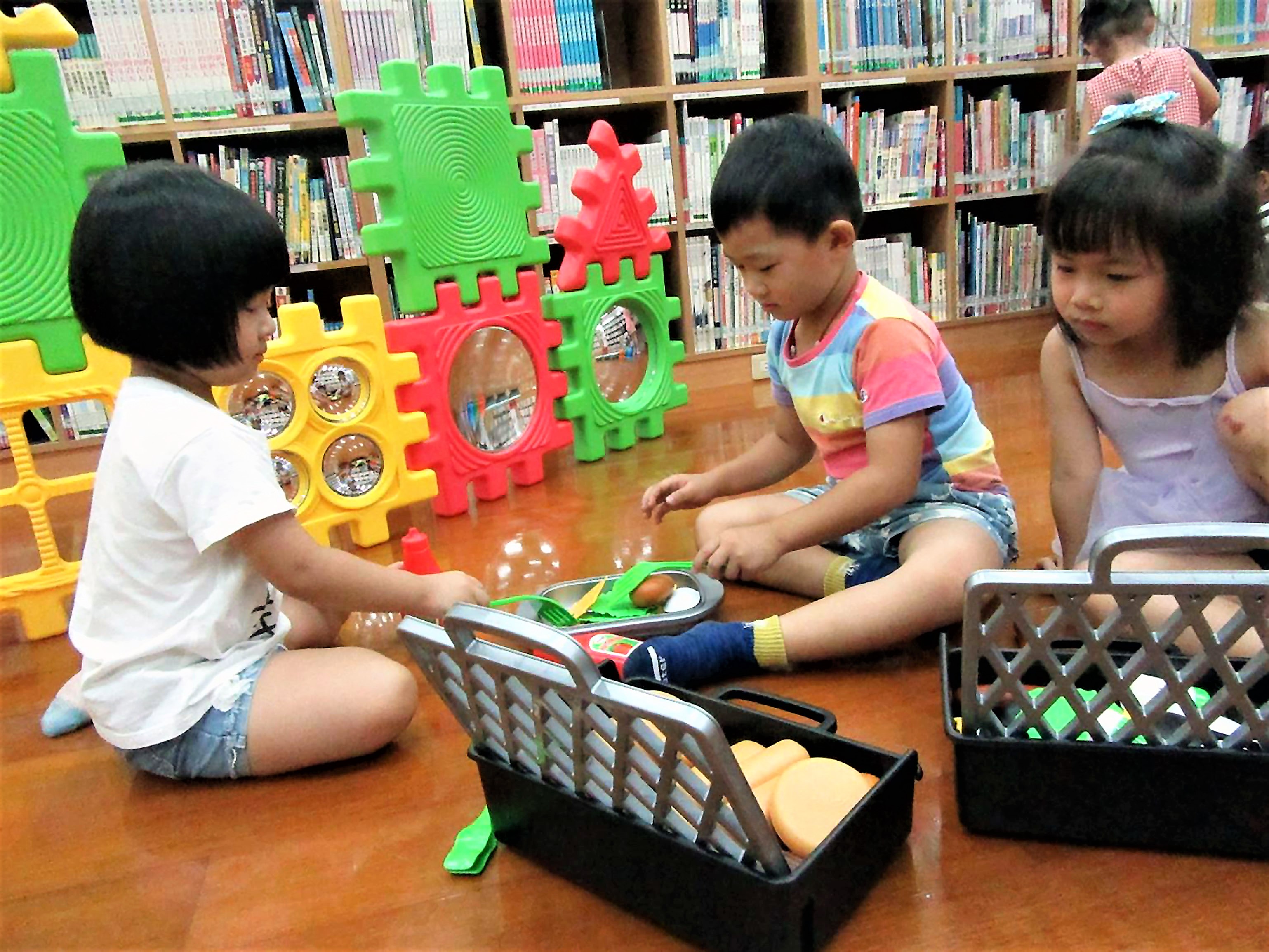 暑假到來！新北市立圖書館特別於金山與石門分館提供北海岸首創的免費融合玩具服務