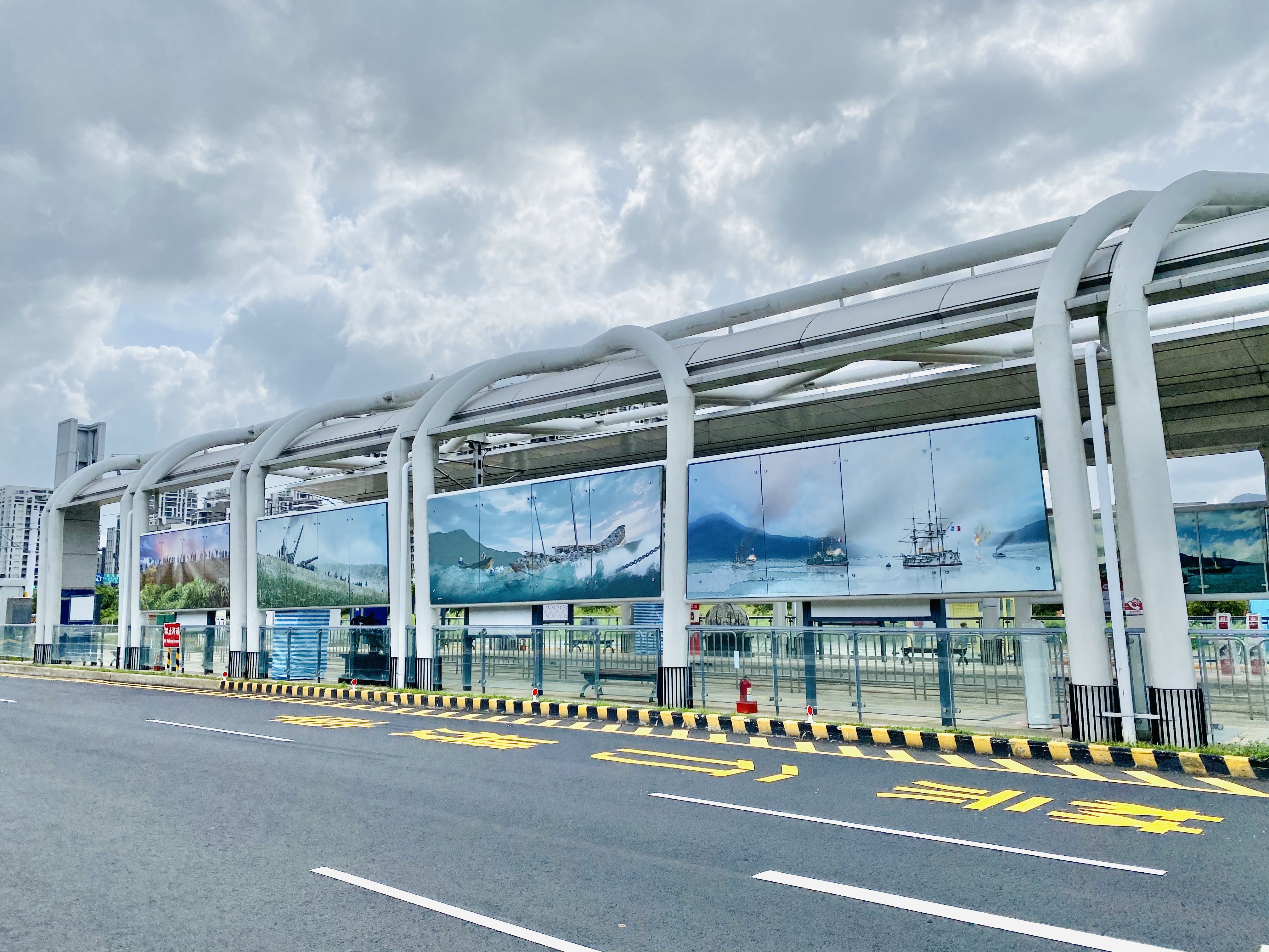 淡海輕軌台北海洋大學站帷幕畫作