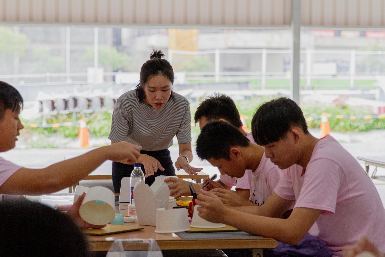 藝術家陳宜艷帶著三民高中學生想像創作自己的美術館
