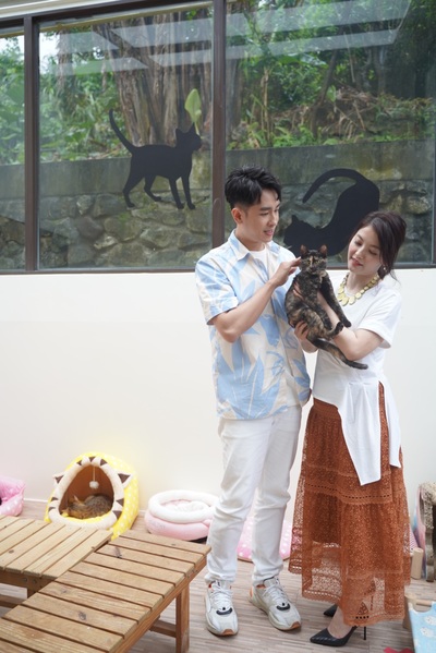 藝人王樂妍和陳謙文一同參與猴硐貓公所籌備處點燈儀式