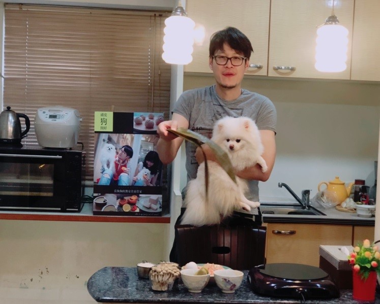 日本寵物營養學會寵物營養師林衍德（貓吉）老師，教授大家如何製作美味又營養的寵物鮮食粽子。