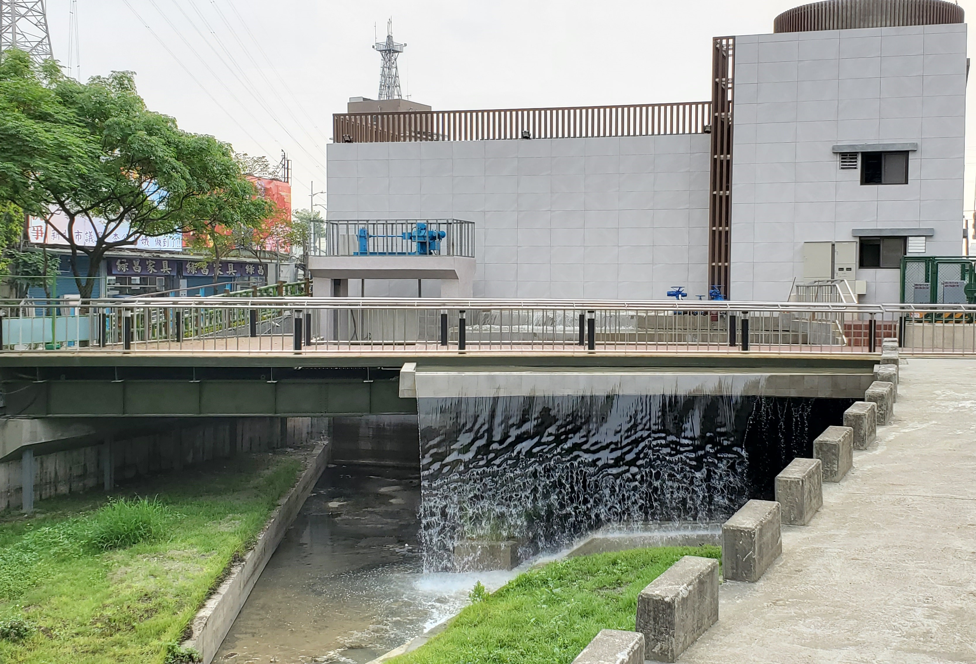 鴨母港溝景觀瀑布及補注水處理及設置控制閘門