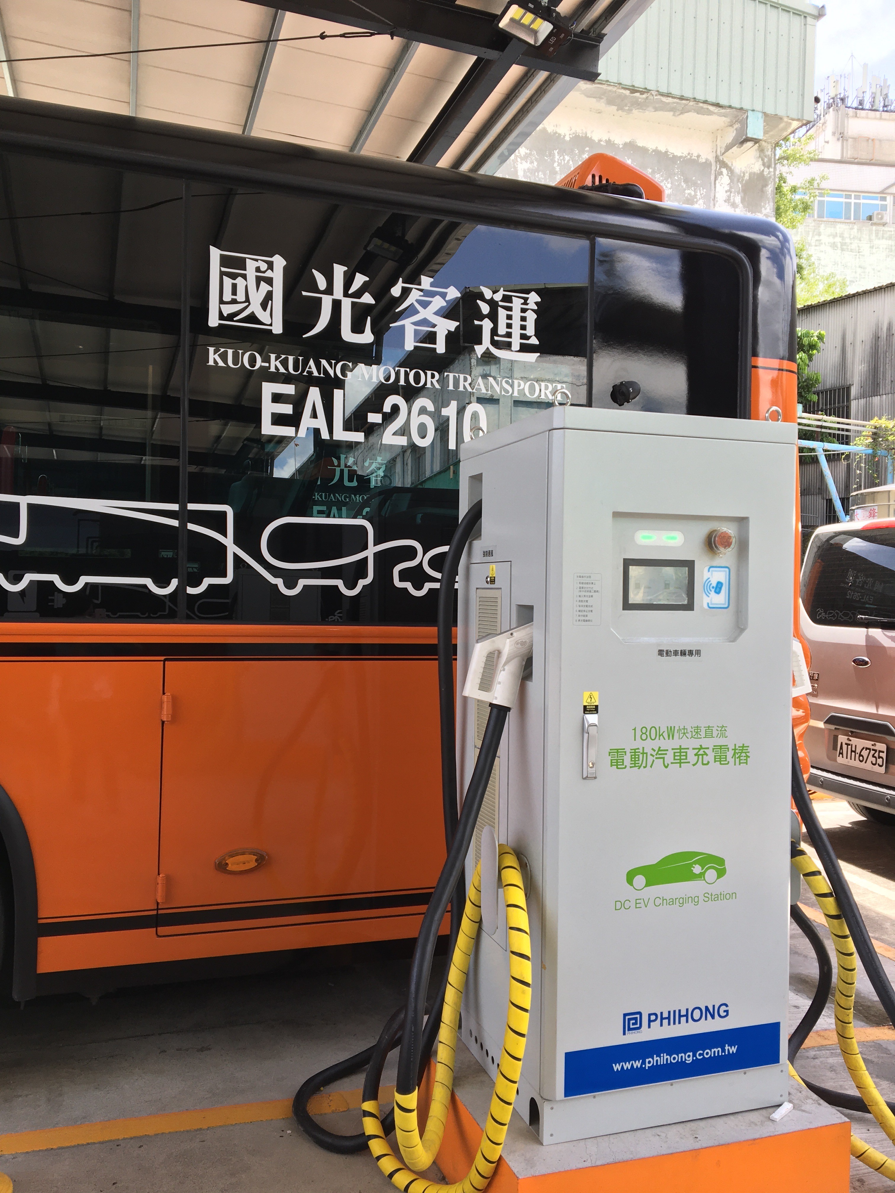 「泰山公有市場 - 臺北車站」578路線公車全面汰換為「抗疫2.0」電動公車