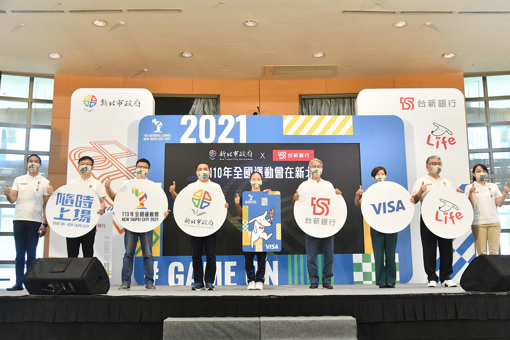 體操國手丁華恬今天也到場參與開卡儀式,見證全台首創的「新北全運會Richart聯名簽帳金融卡」發布會。