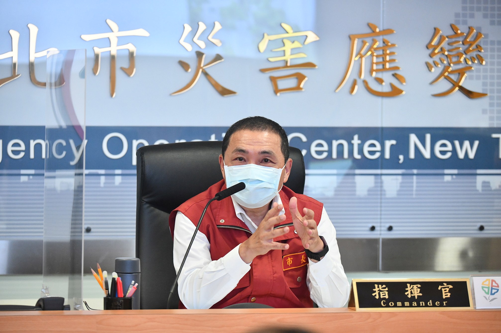 新北市長侯友宜今(12)早主持「璨樹颱風第三次工作會報」。