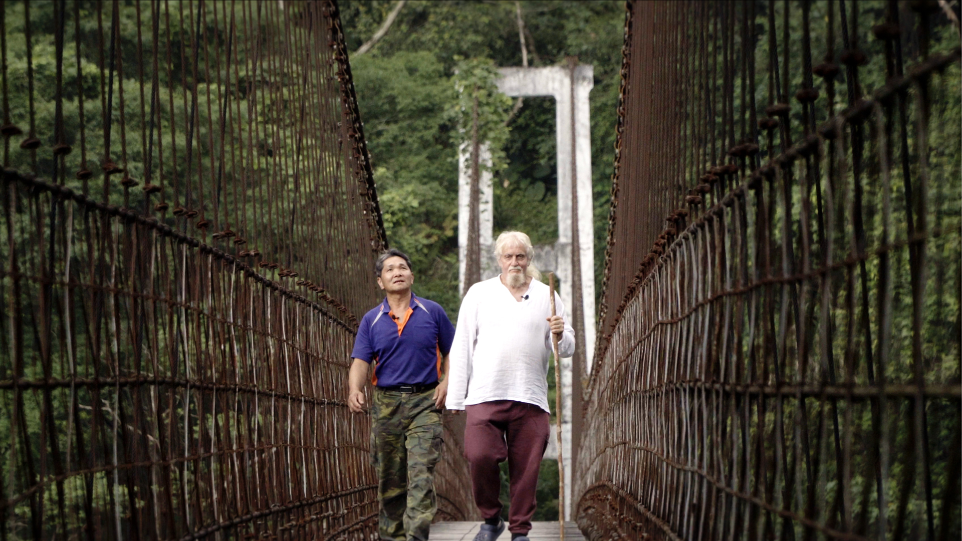 臺灣首映紀錄片《費爾的旅程》以父親跨國尋⼦的真實新聞事件為背景，見證「⼈與⼈之間的互助與關愛」不分國界與種族，圖為《費爾的旅程》劇照