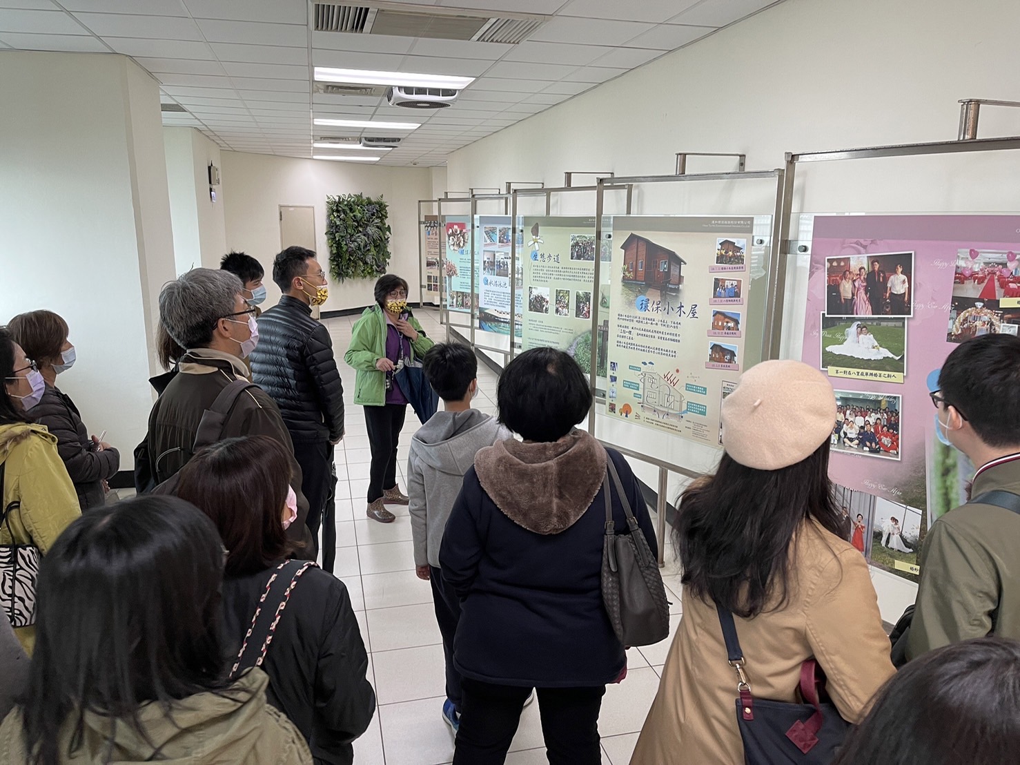 八里焚化廠參與「2021打開台北」活動，焚化廠導覽人員進行解說
