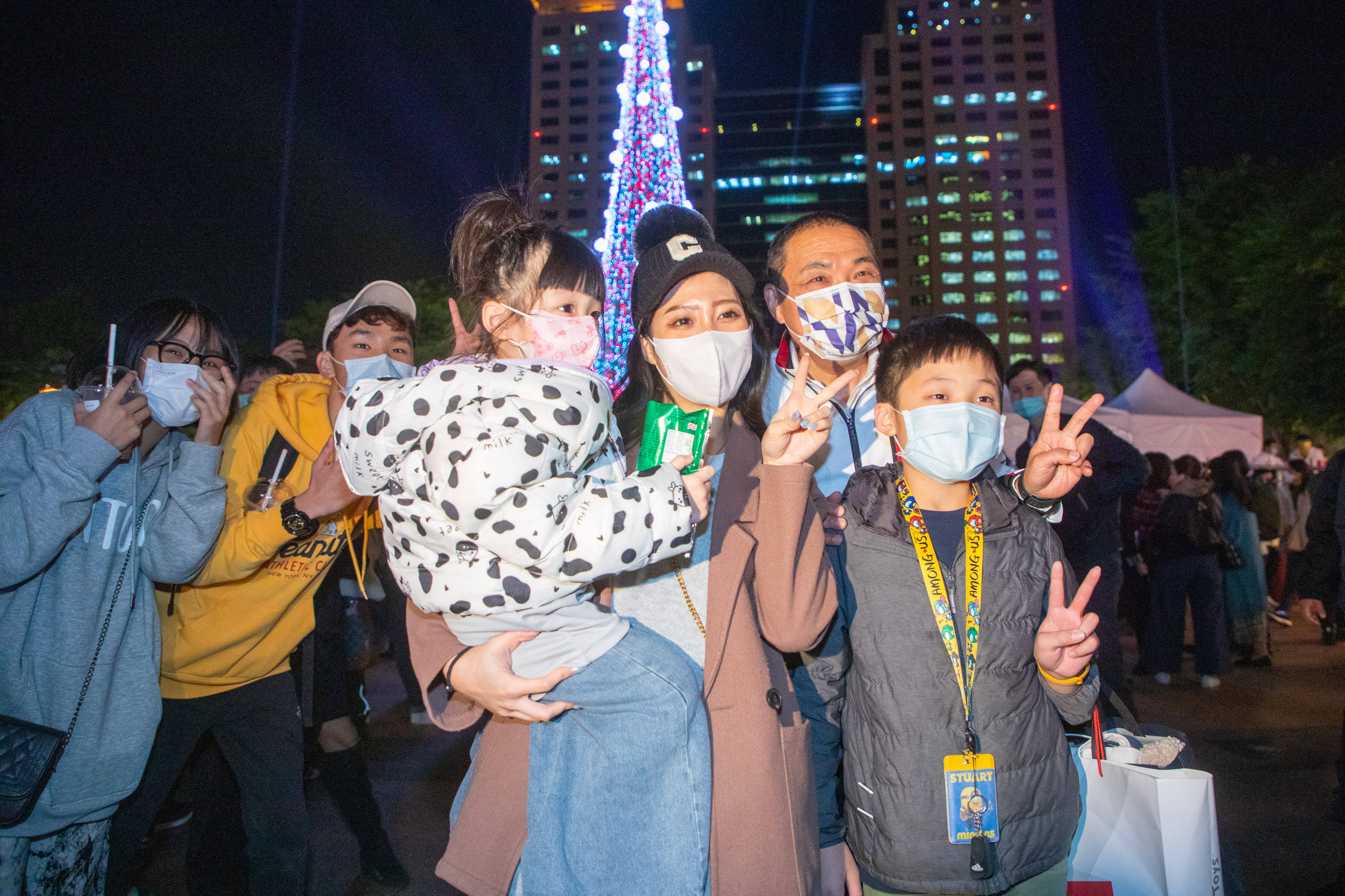 「2021新北歡樂耶誕城」開城,侯友宜市長邀請市民朋友一起體驗樂高世界奇幻童趣