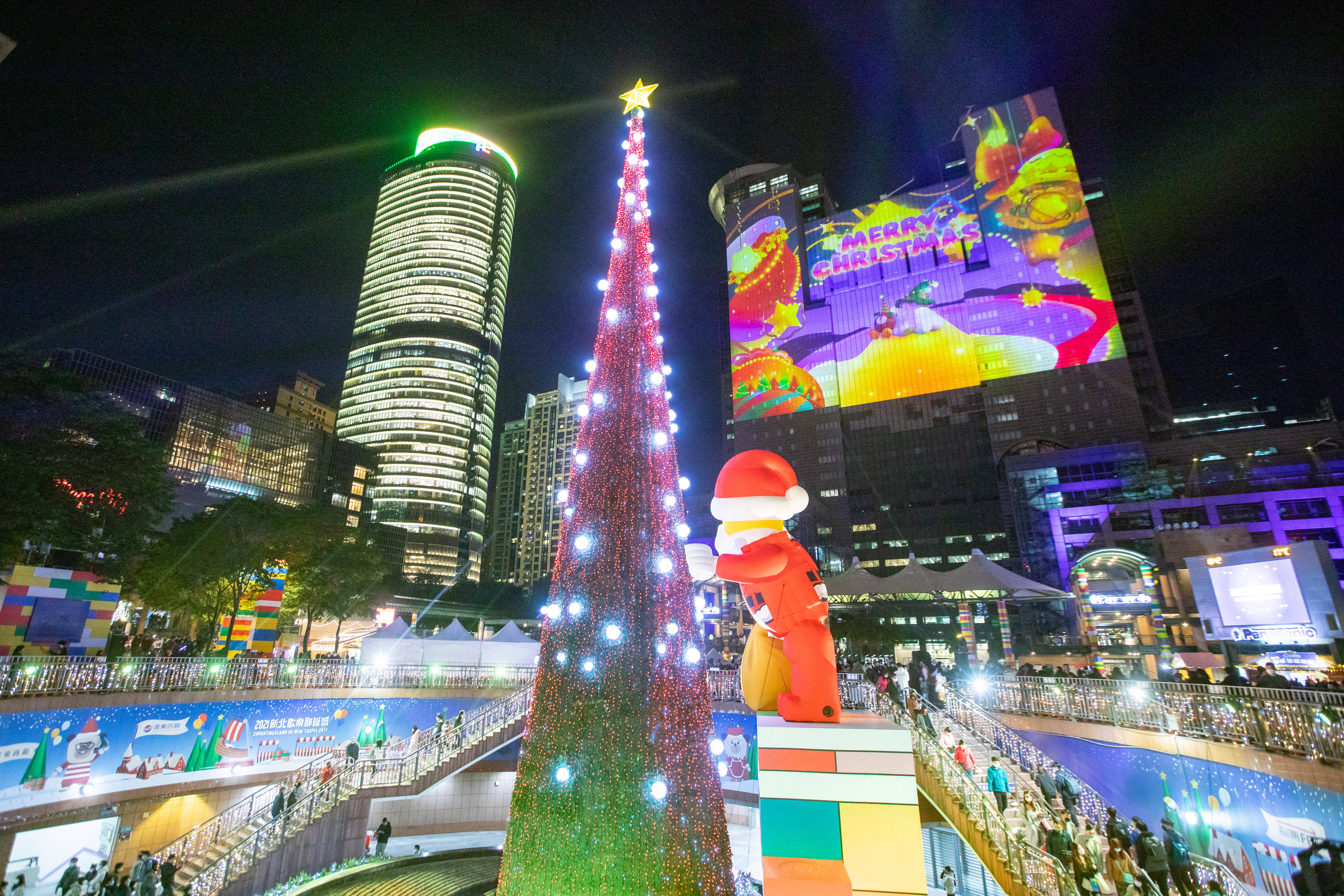 「2021新北歡樂耶誕城」開城點燈