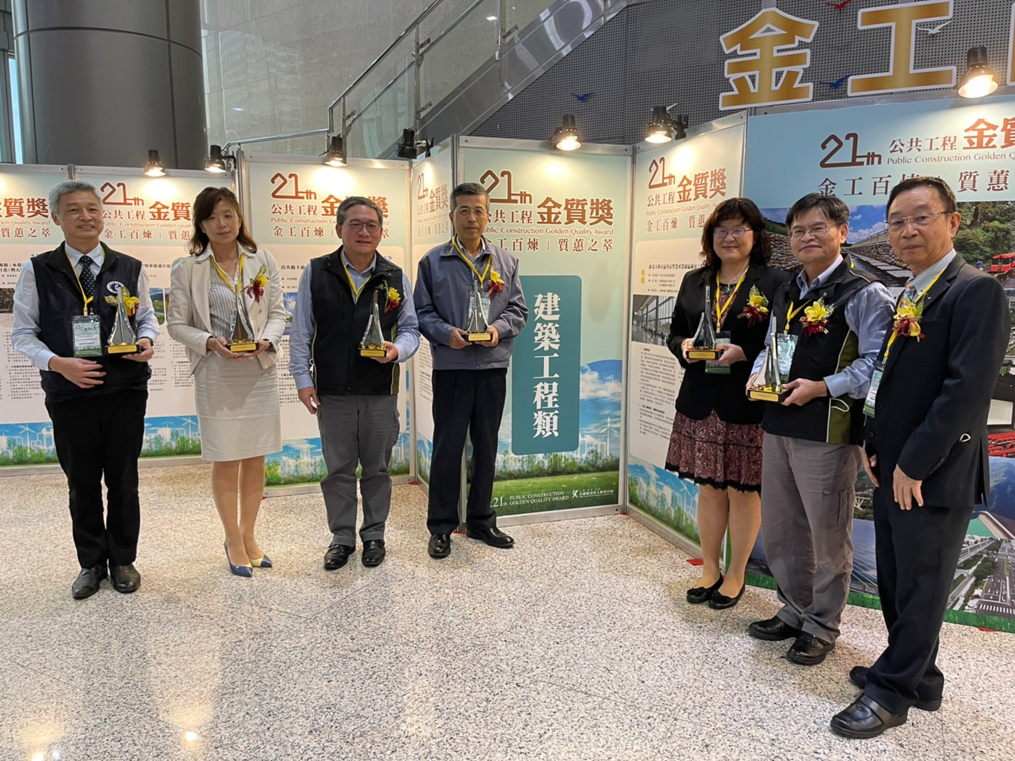 高智慧產業園區由統包團隊根基營造、兆弘機電及華興聯合建築師事務所共同興建而成,未來將帶領更多產業進駐新店,帶動地方發展