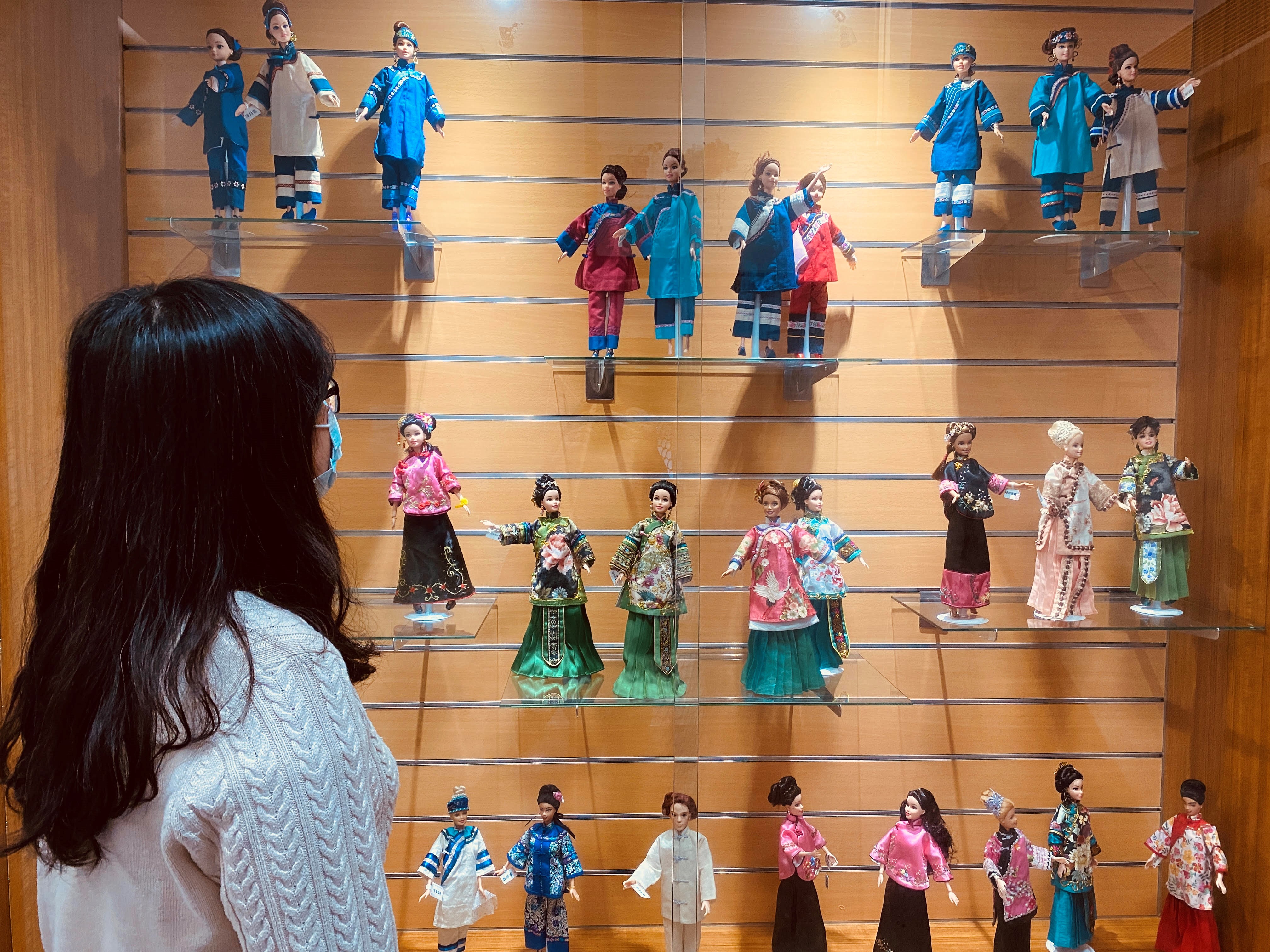 芭比娃娃展示意圖片