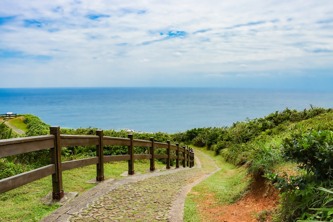靜靜享受360度絢麗海景的三貂角步道，吹著海風也欣賞遼闊海景