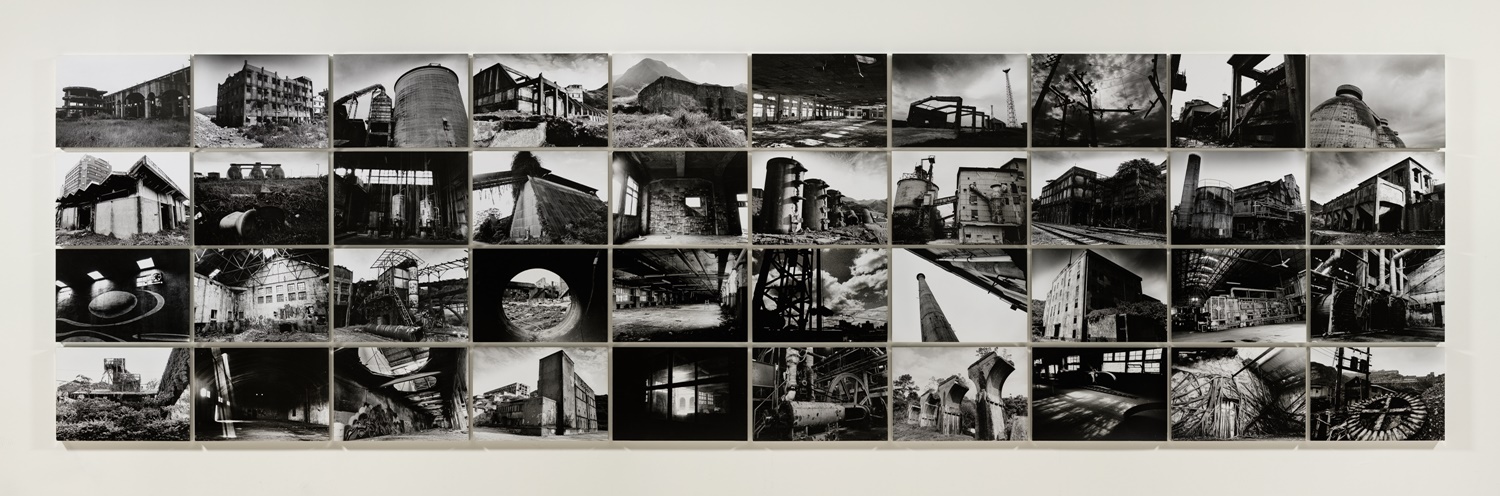 《廢墟迷走I─以屍骸構築的文明》是自1991至2005年橫跨14年的創作，姚瑞中踏查臺灣南北，實地拍攝40張影像