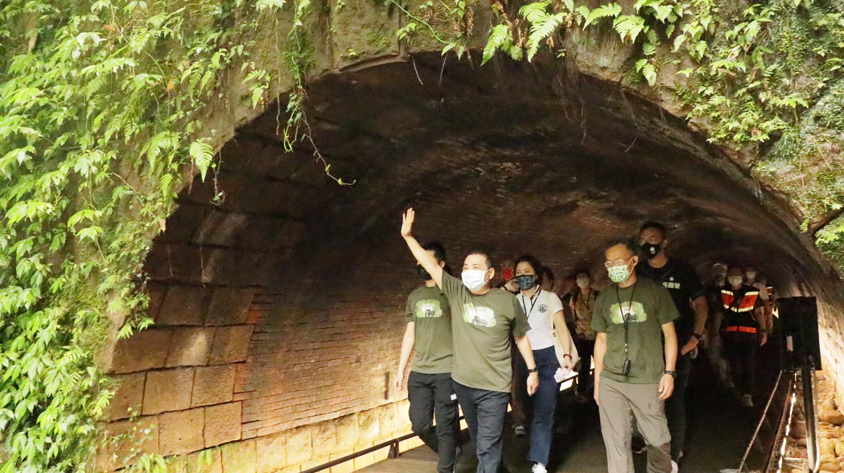 三瓜子隧道以全國首創鋼筋棧橋型式沿著山壁設置銜接至猴三公路