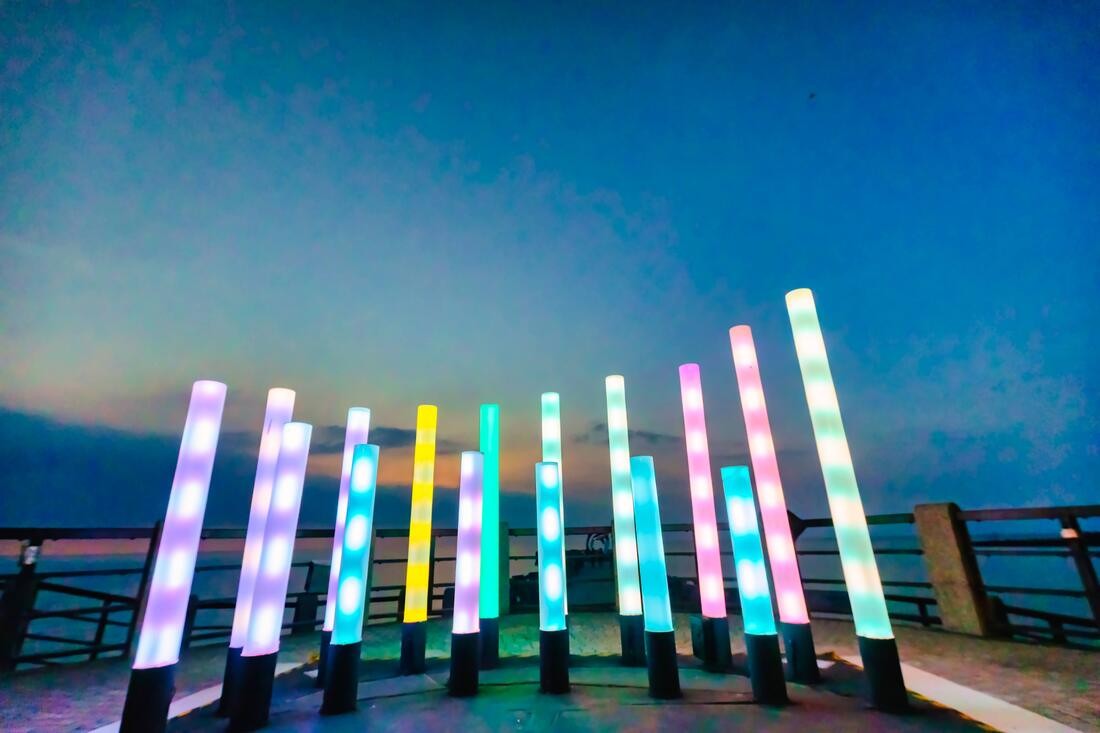 展區首度擴大到三芝，芝蘭公園展區藝術裝置作品，藝術家陳昱榮以海洋意象規劃的〈光隙之景-月暈〉