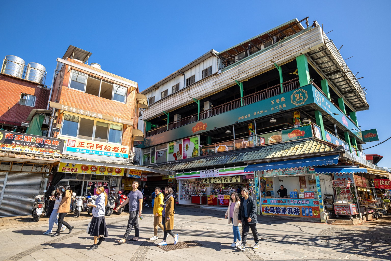 淡水金色水岸自行車道是一條能夠飽覽淡水風情人文與自然景觀的自行車道
