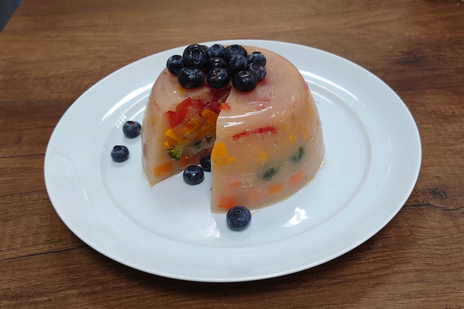 「五彩微風蔬果凍」不只是外觀色彩繽紛而已,營養成份也是健康滿分