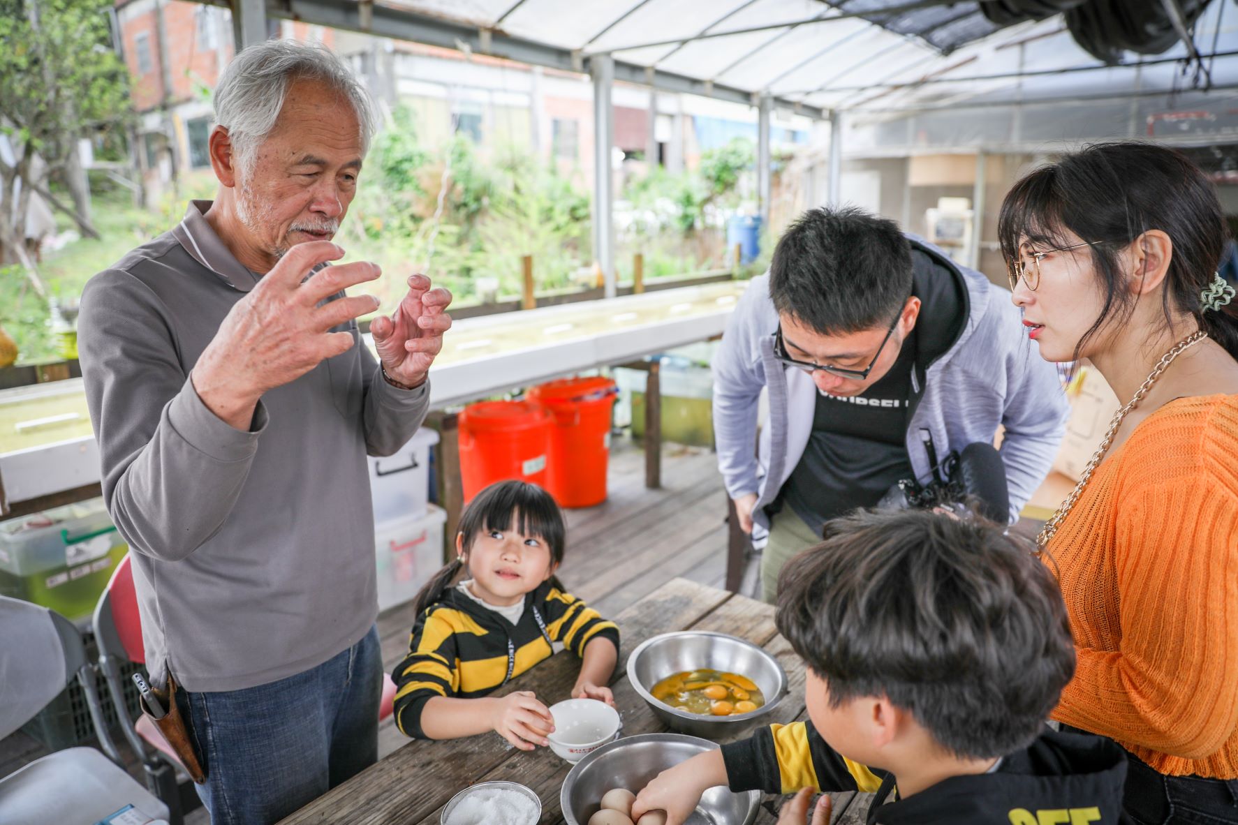 李鎮榮理事長推廣農村廚房與民眾的互動